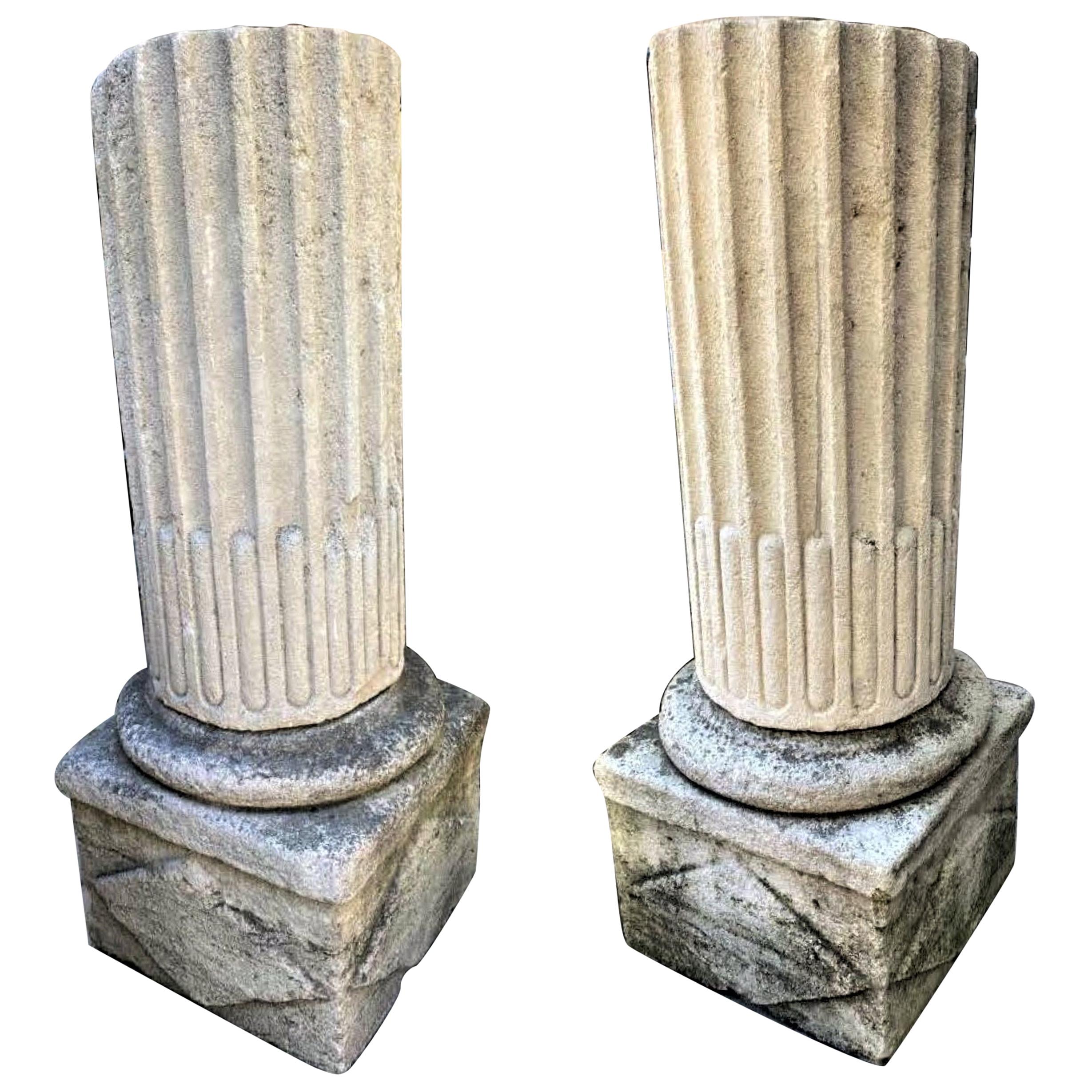 Coppia di colonne in pietra intagliate a mano per il giardino, con base e piedistallo, Antiquariato Los Angeles 