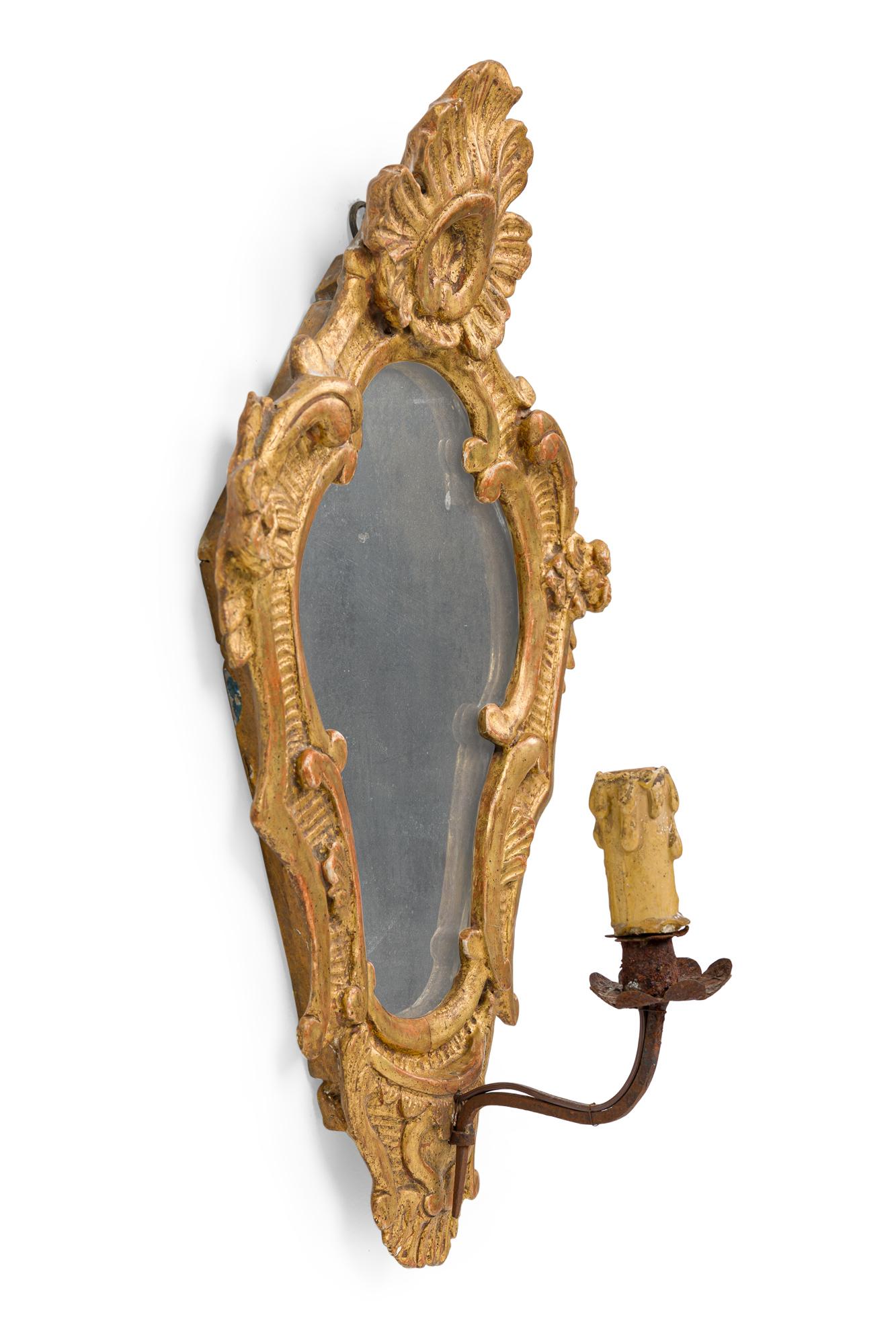 Barocco coppia di girandole in legno dorato italiano del XVIII secolo in vendita