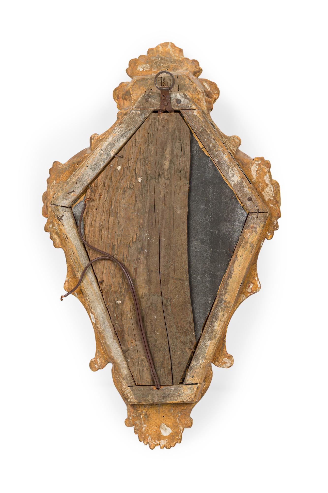 Legno coppia di girandole in legno dorato italiano del XVIII secolo in vendita