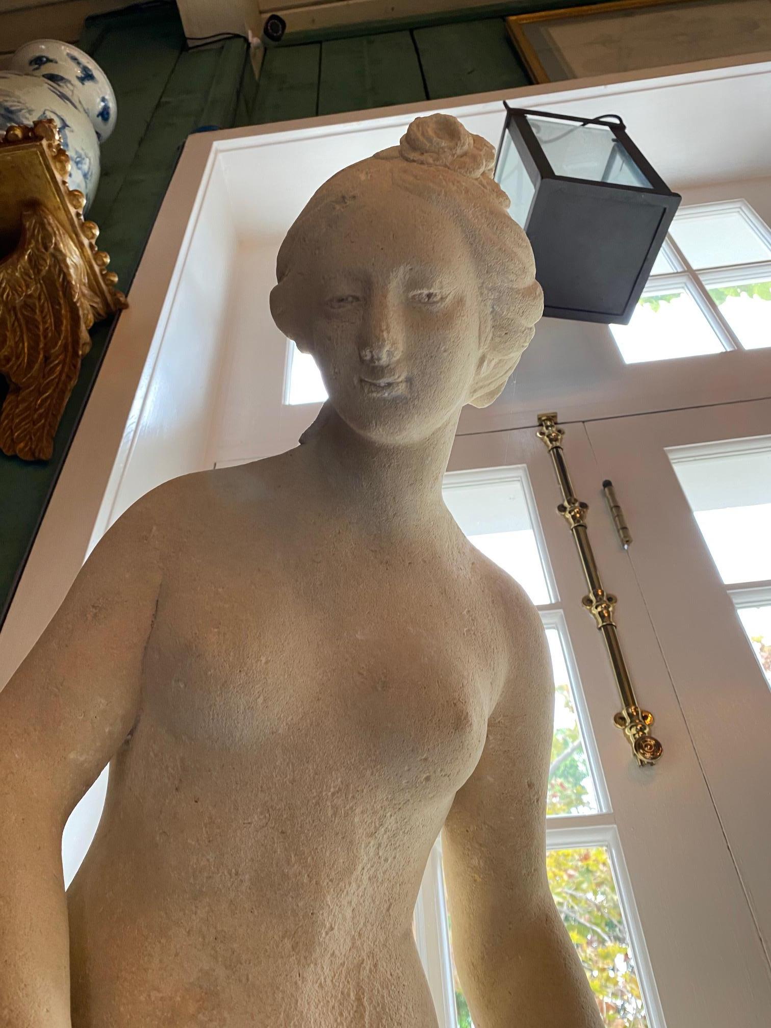 Pareja de estatuas del s. XVIII Figuras de mujer doncella de tamaño natural Esculturas en Bath Stone en venta 4