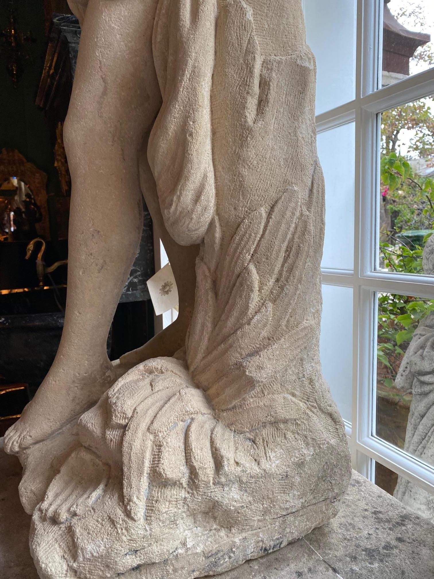 Pareja de estatuas del s. XVIII Figuras de mujer doncella de tamaño natural Esculturas en Bath Stone en venta 6