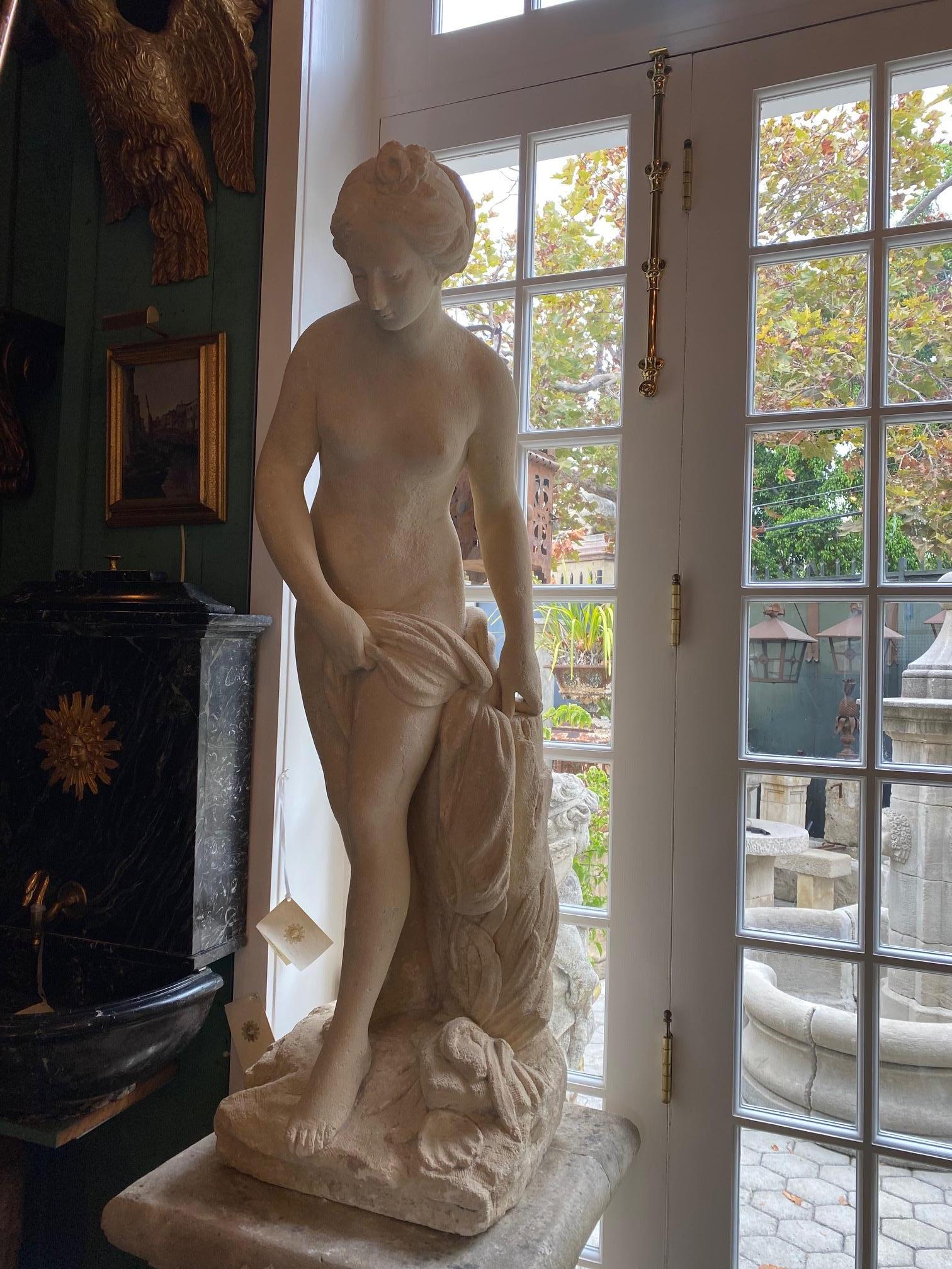 Pareja de estatuas del s. XVIII Figuras de mujer doncella de tamaño natural Esculturas en Bath Stone en venta 7