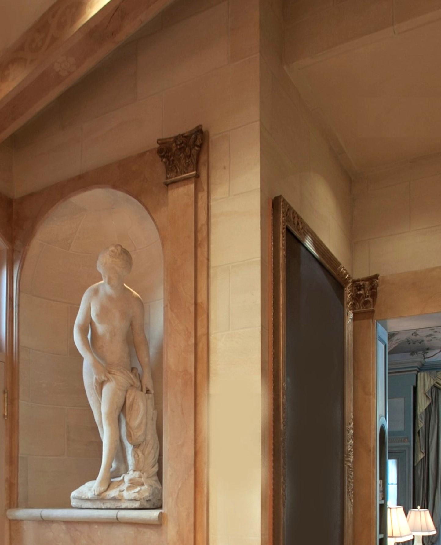Pareja de estatuas del s. XVIII Figuras de mujer doncella de tamaño natural Esculturas en Bath Stone en venta 10