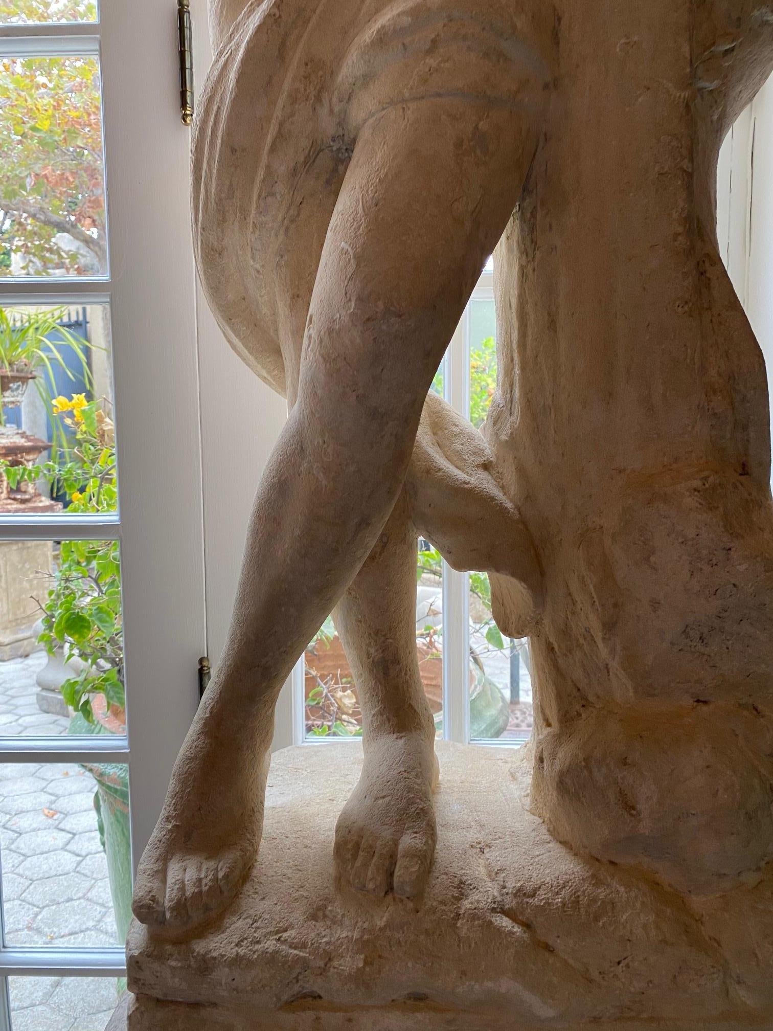 Pareja de estatuas del s. XVIII Figuras de mujer doncella de tamaño natural Esculturas en Bath Stone en venta 13