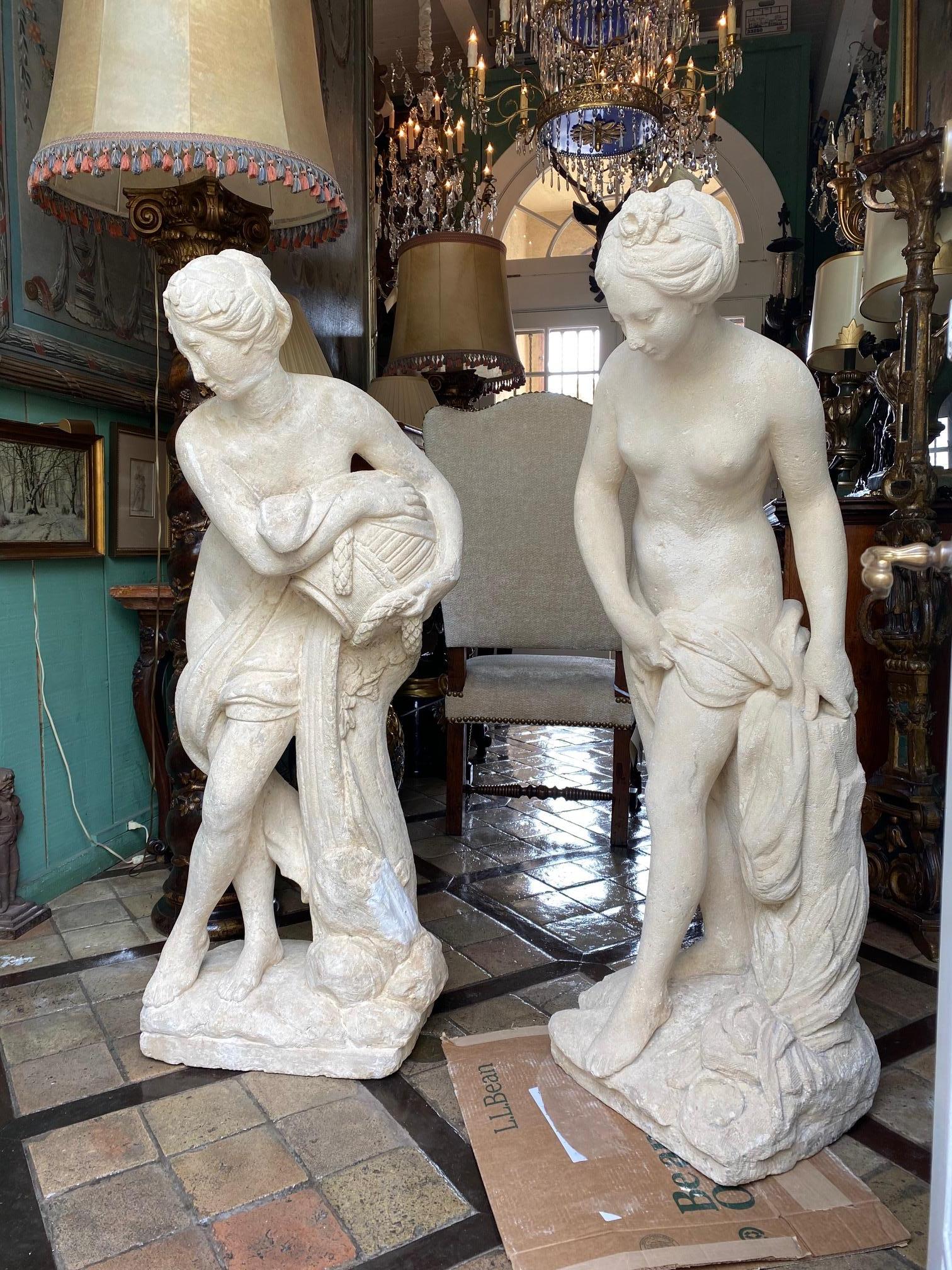 Pareja de estatuas del s. XVIII Figuras de mujer doncella de tamaño natural Esculturas en Bath Stone en venta 2