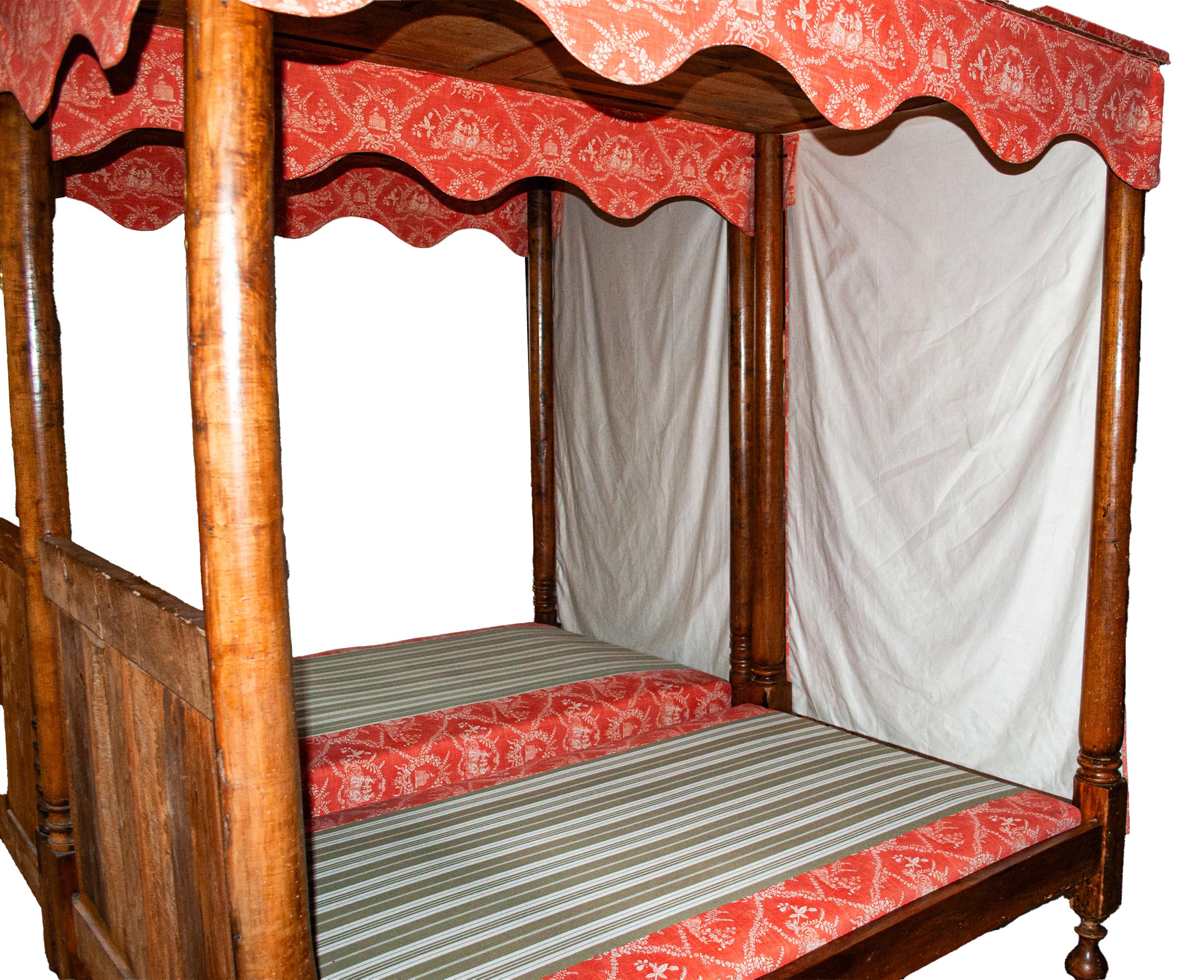 Pair 18. Jahrhundert Antique French Vier Poster Tester Baldachin Kirsche Twin Betten 1780 im Angebot 7