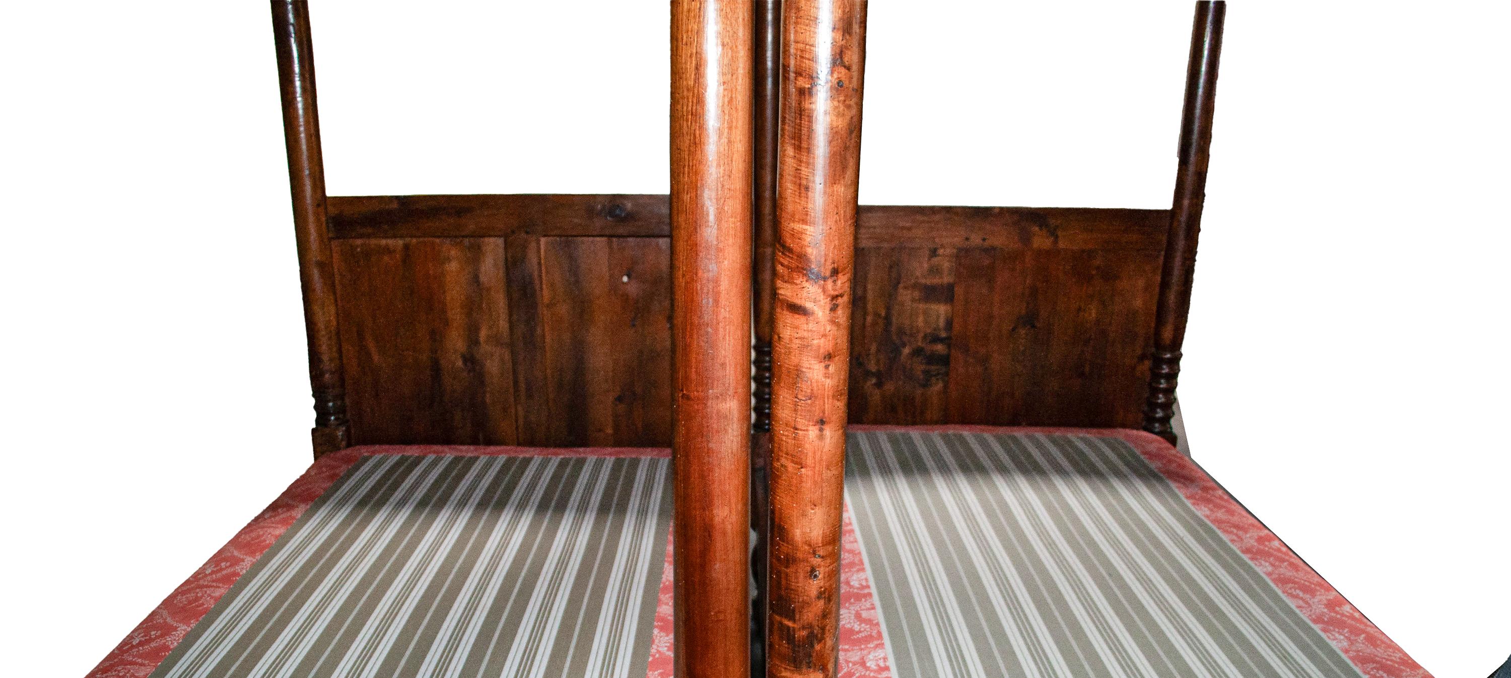 Pair 18. Jahrhundert Antique French Vier Poster Tester Baldachin Kirsche Twin Betten 1780 im Angebot 8