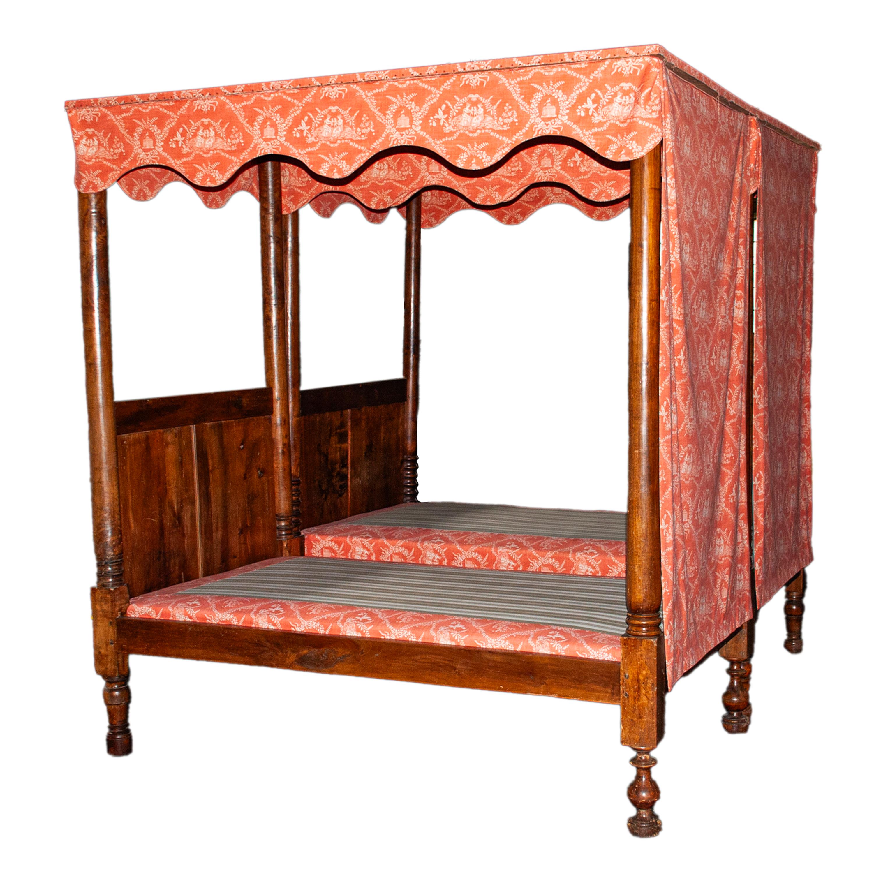 Pair 18. Jahrhundert Antique French Vier Poster Tester Baldachin Kirsche Twin Betten 1780 (Französische Provence) im Angebot