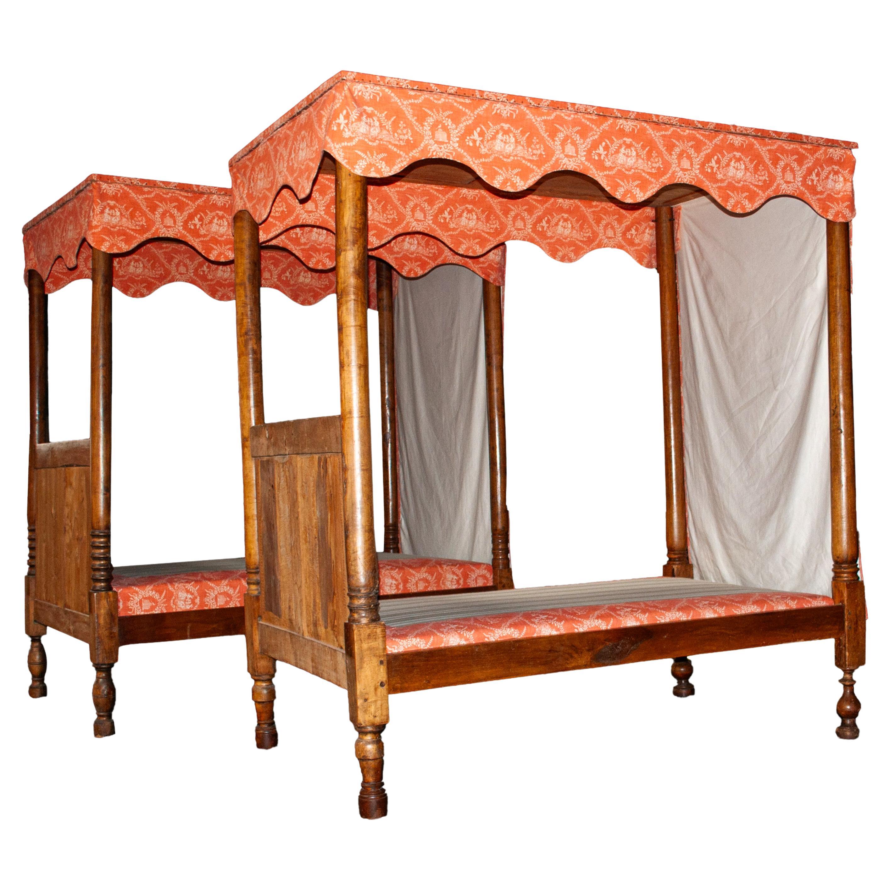 Pair 18. Jahrhundert Antique French Vier Poster Tester Baldachin Kirsche Twin Betten 1780 (Gedrechselt) im Angebot