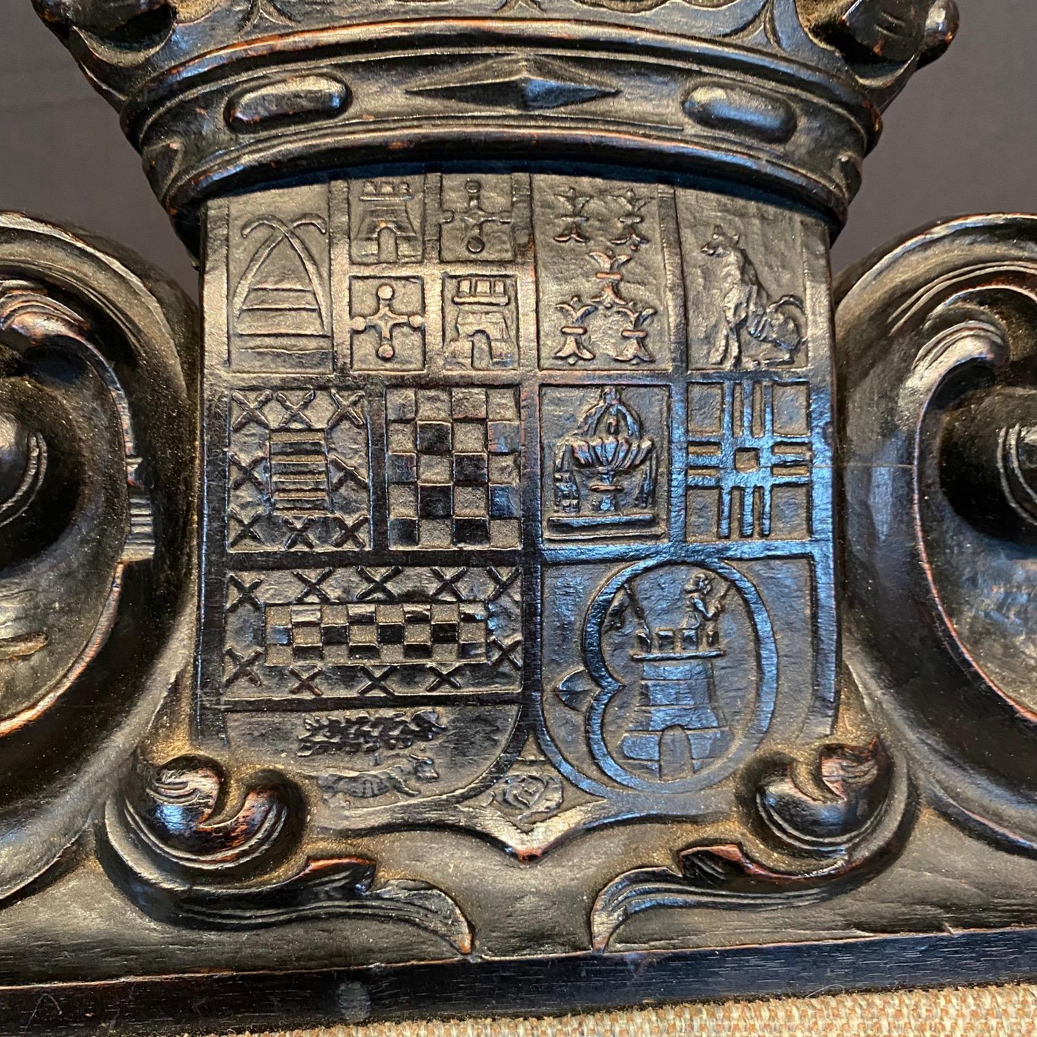 Coppia di poltrone barocche o rinascimentali britanniche del XVIII secolo In condizioni buone in vendita a Hopewell, NJ