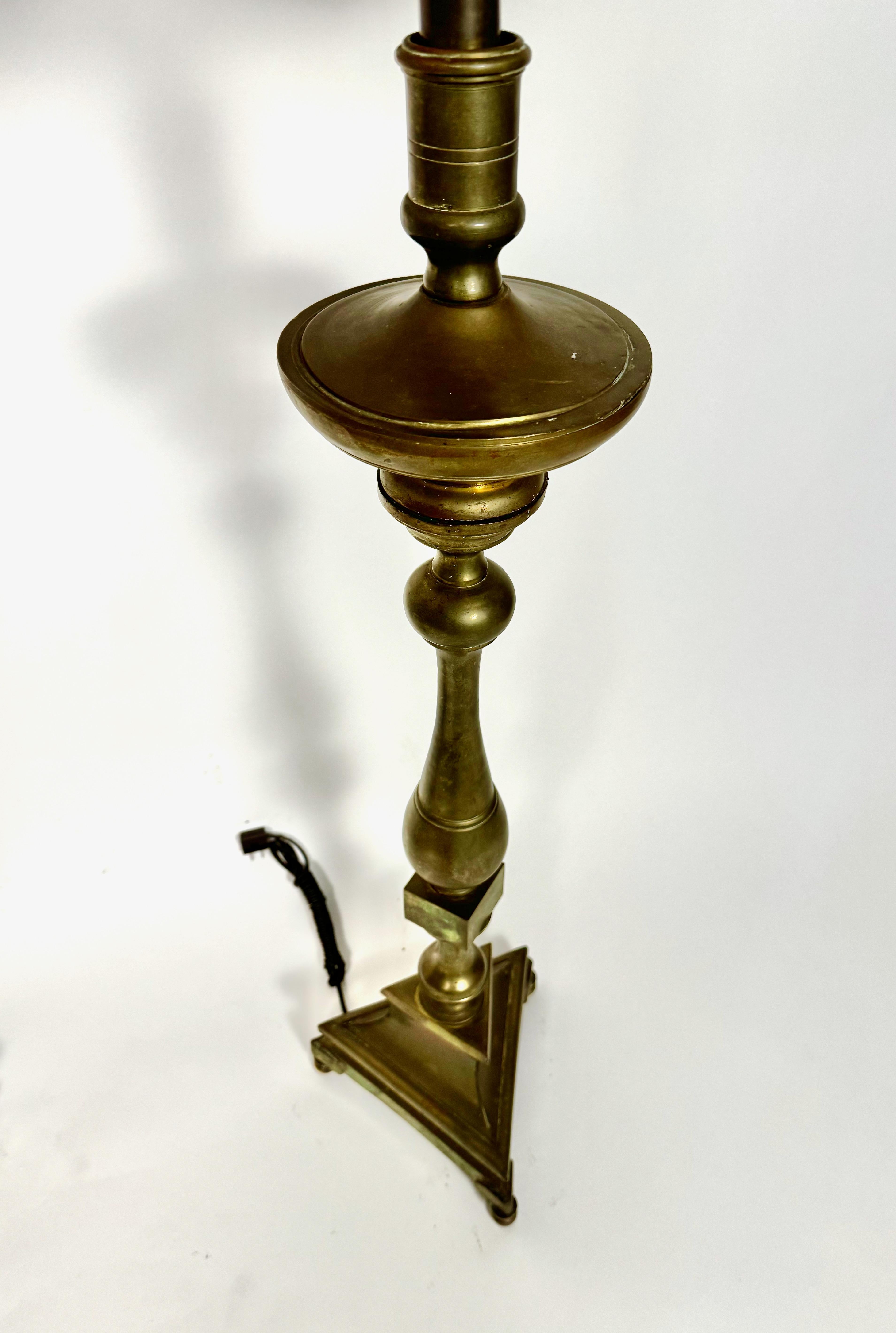 Baroque Paire de lampadaires en bronze du 18e siècle en vente