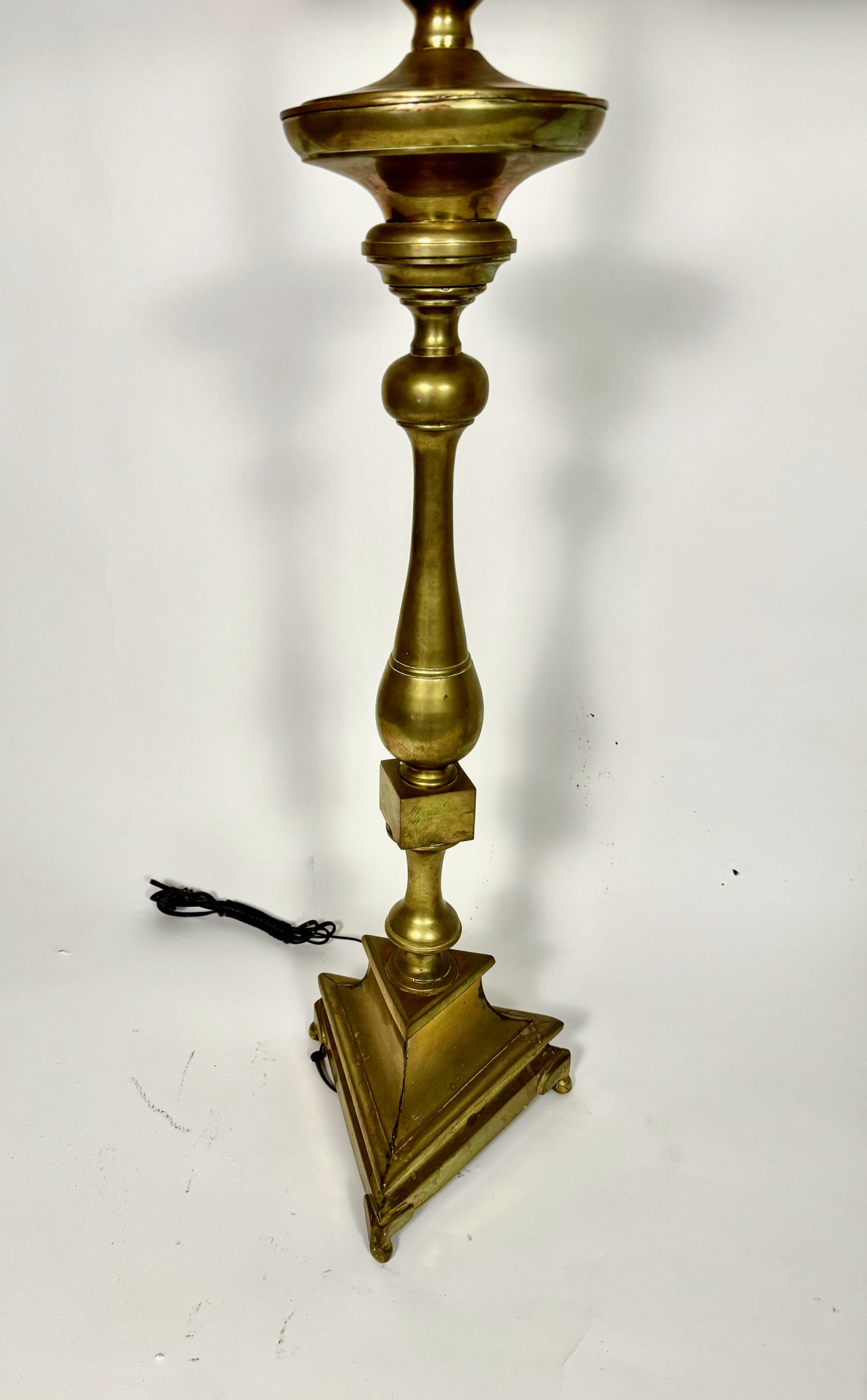 Fin du XVIIIe siècle Paire de lampadaires en bronze du 18e siècle en vente