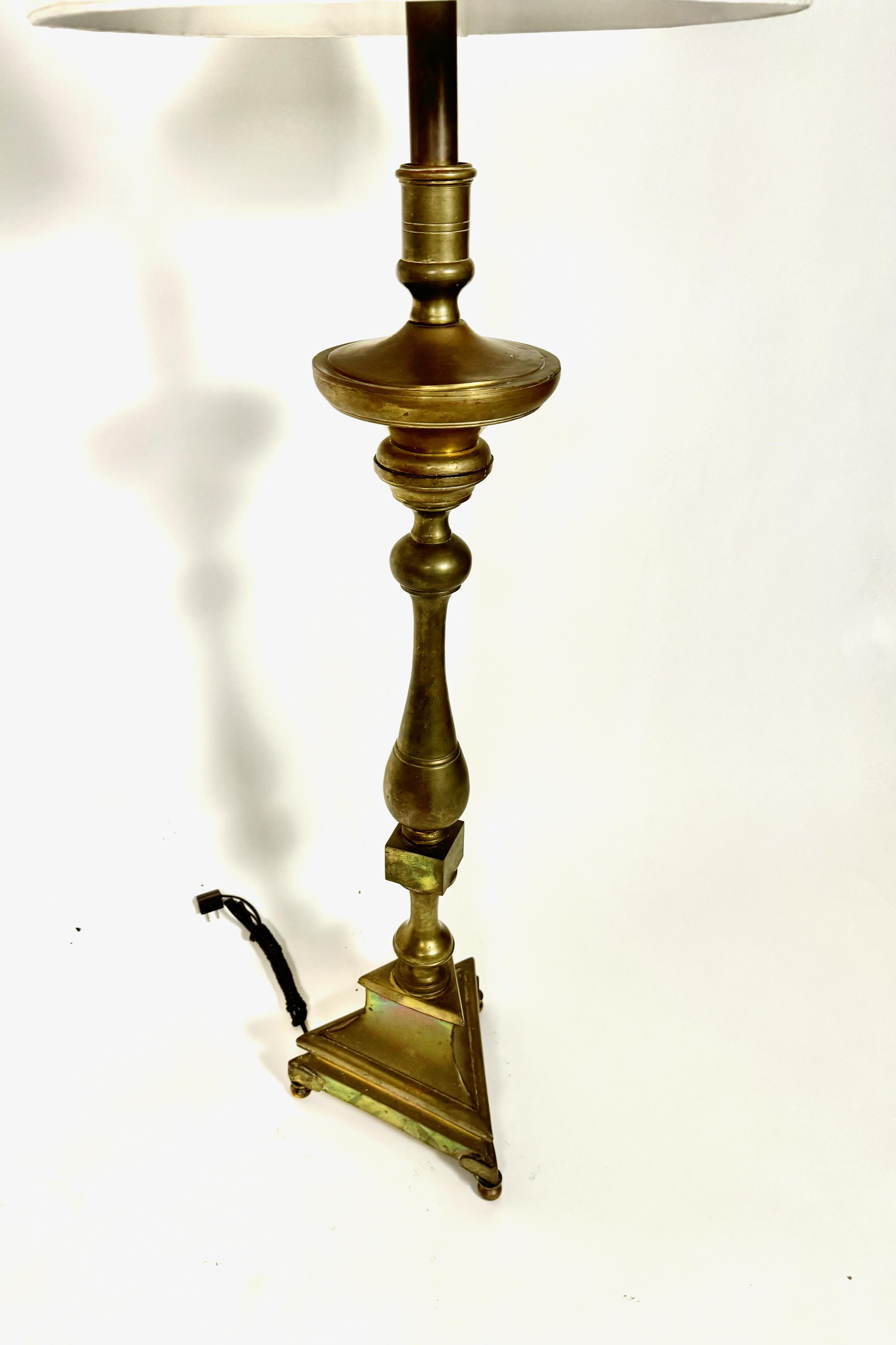 Bronze Paire de lampadaires en bronze du 18e siècle en vente
