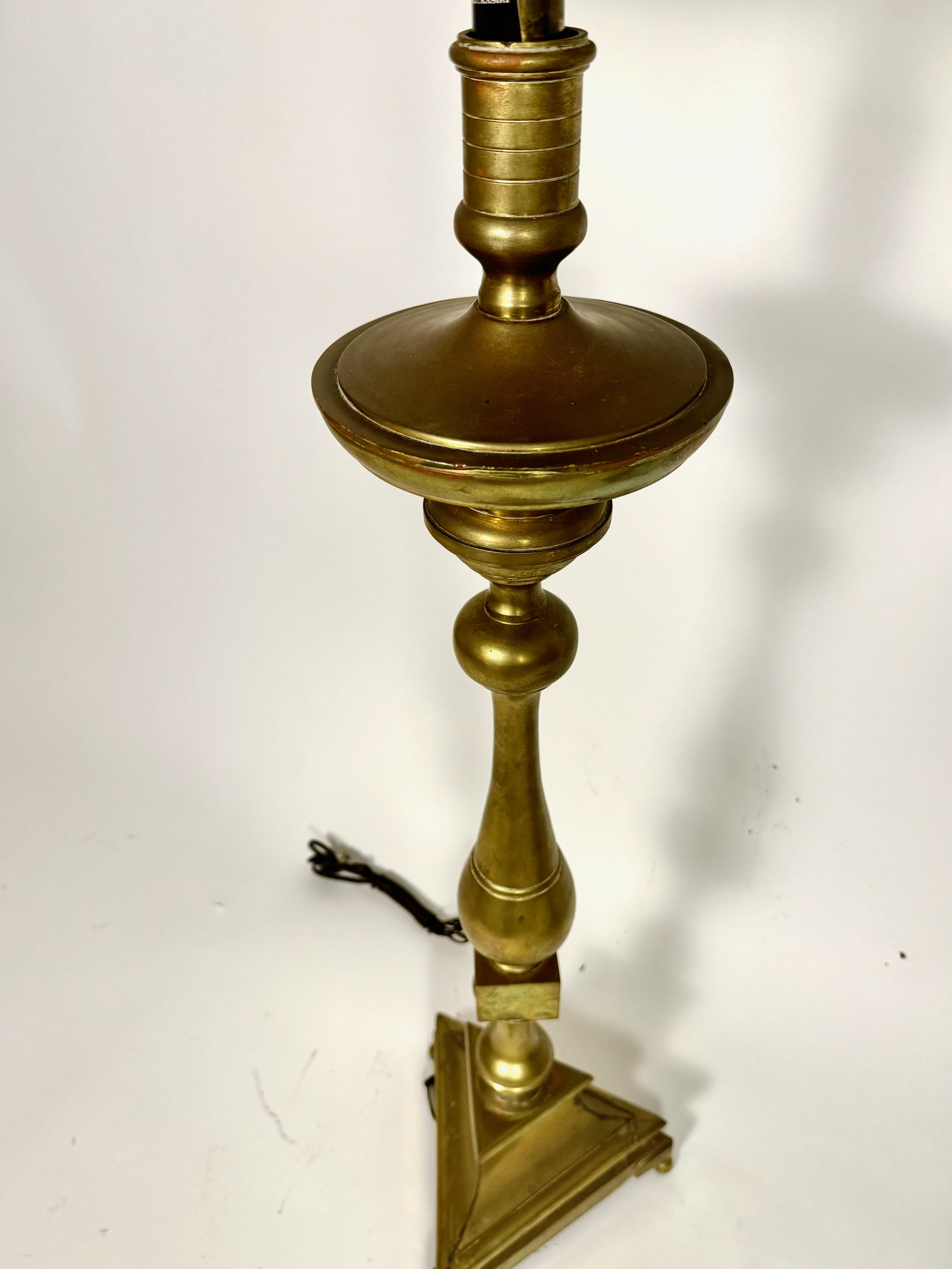 Paire de lampadaires en bronze du 18e siècle en vente 1