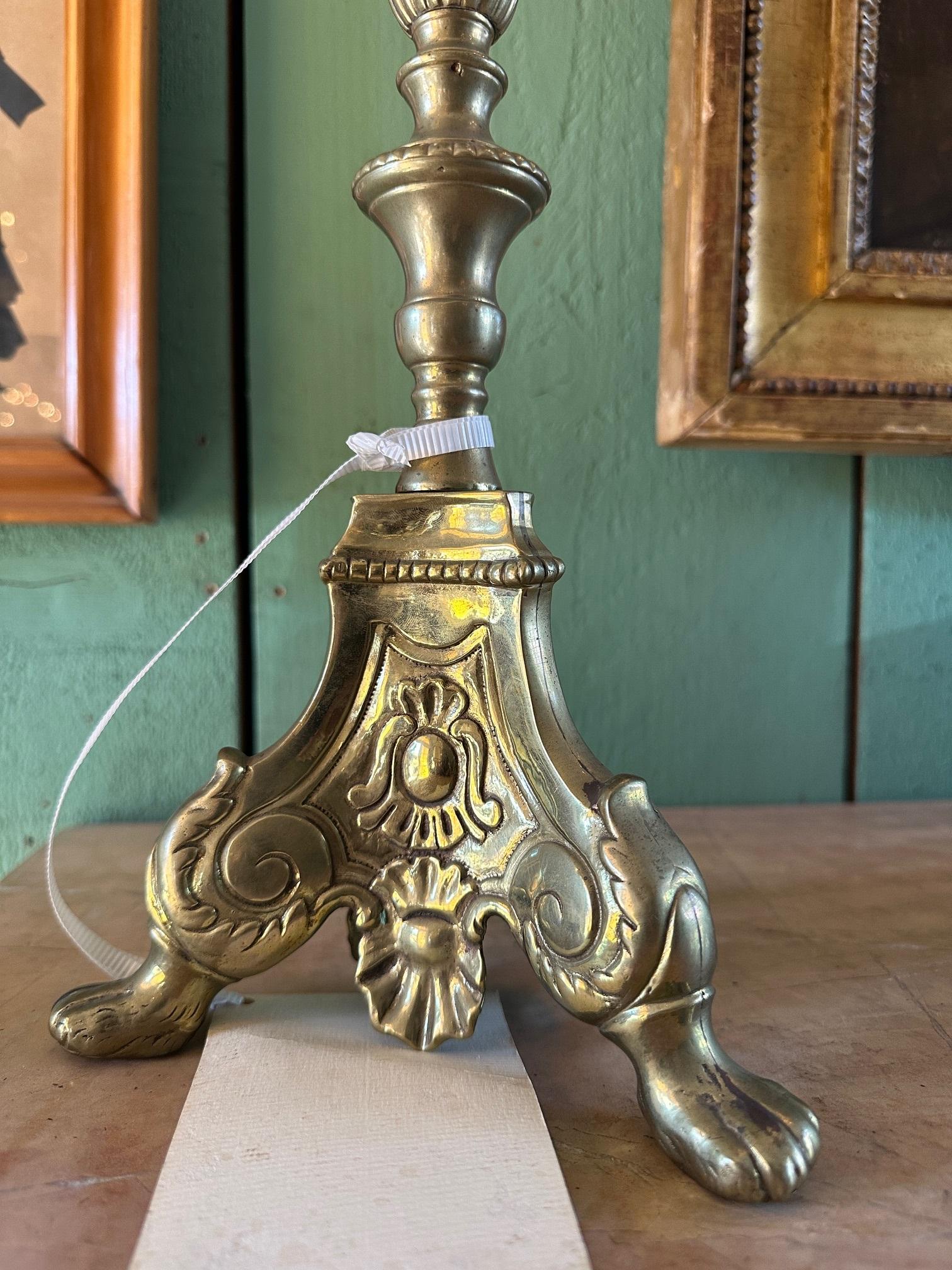 Paire de chandeliers du 18ème siècle Bougeoir en laiton Objet for Objects Objects en vente 3