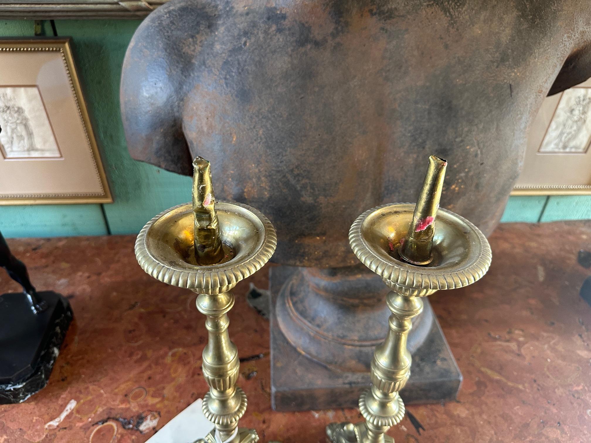 Paire de chandeliers du 18ème siècle Bougeoir en laiton Objet for Objects Objects en vente 9