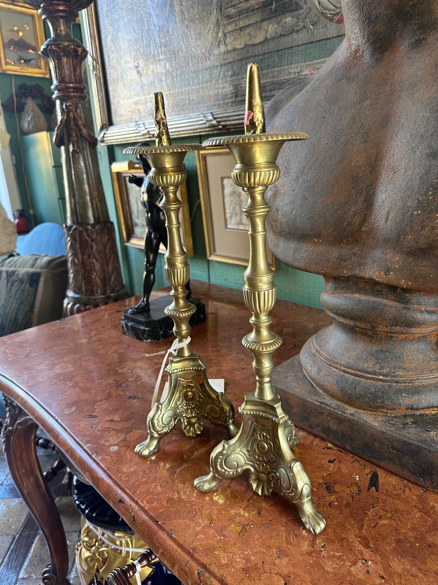 Paire de chandeliers du 18ème siècle Bougeoir en laiton Objet for Objects Objects en vente 12