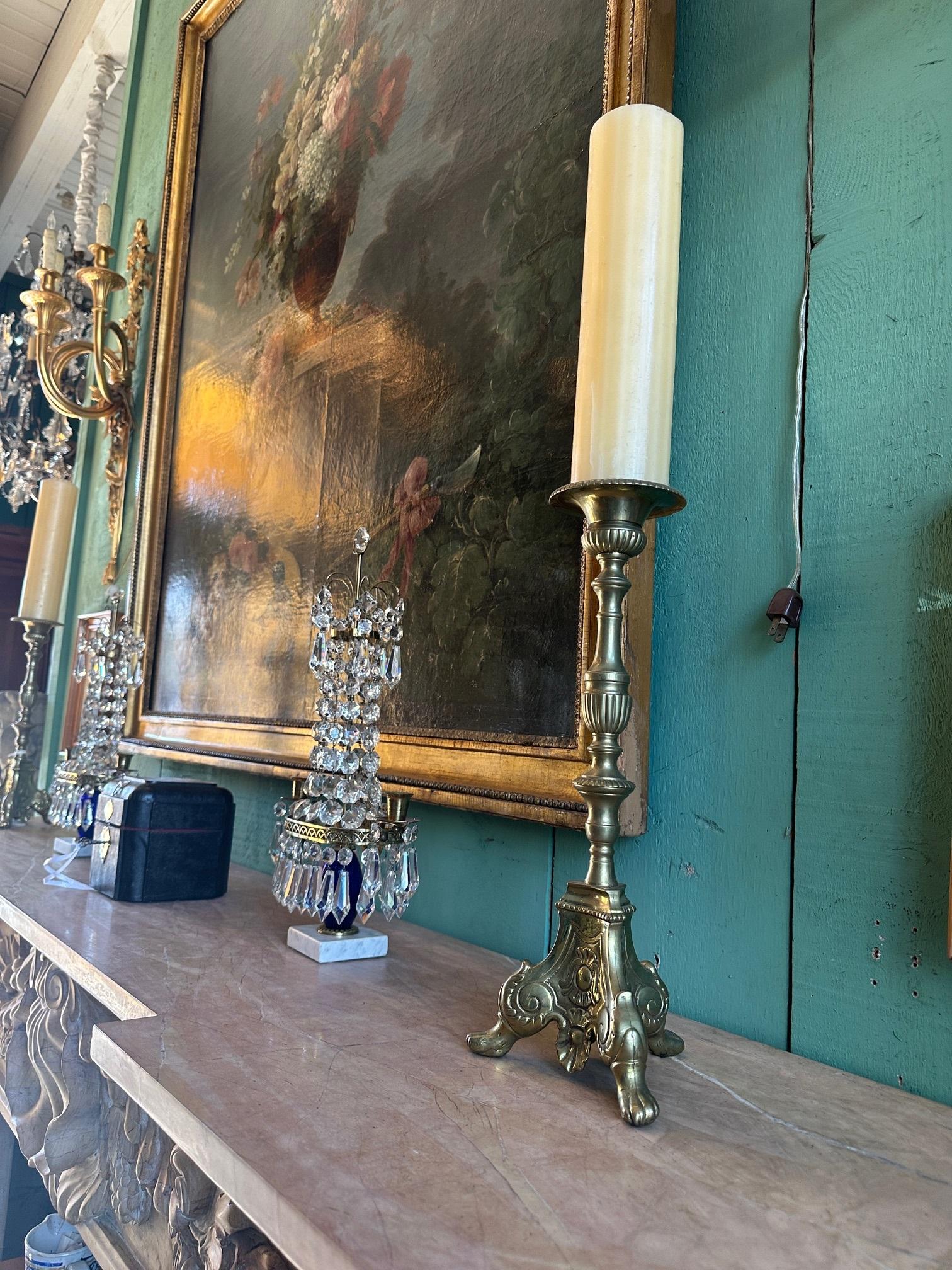 Fait main Paire de chandeliers du 18ème siècle Bougeoir en laiton Objet for Objects Objects en vente