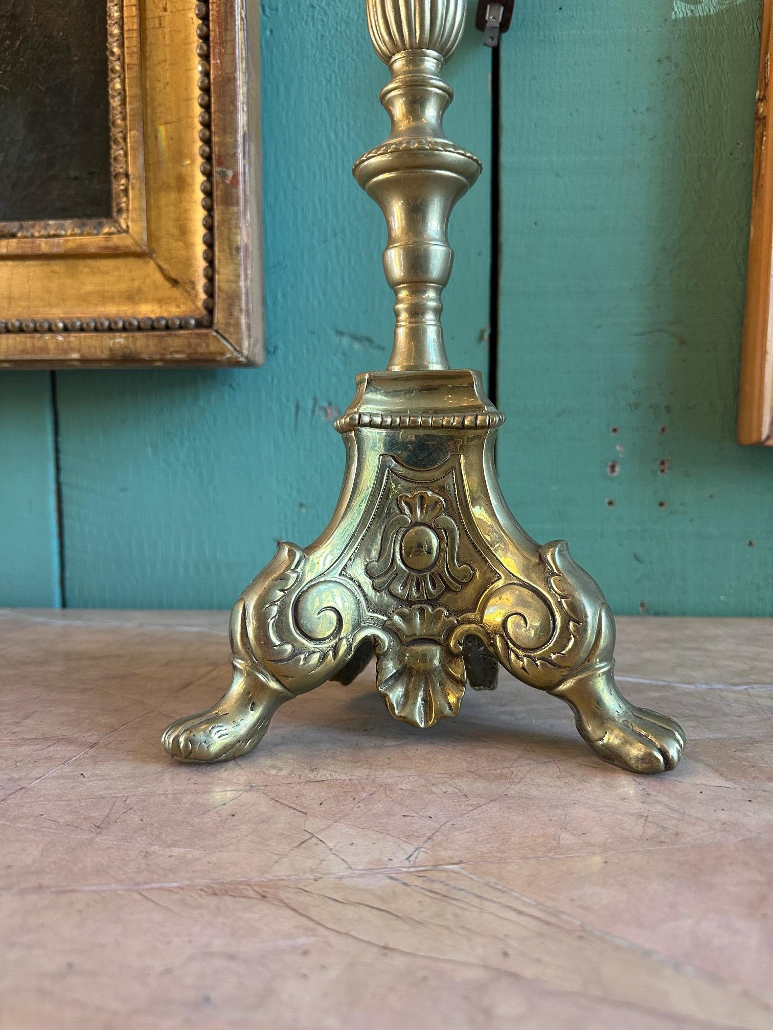 XVIIIe siècle et antérieur Paire de chandeliers du 18ème siècle Bougeoir en laiton Objet for Objects Objects en vente