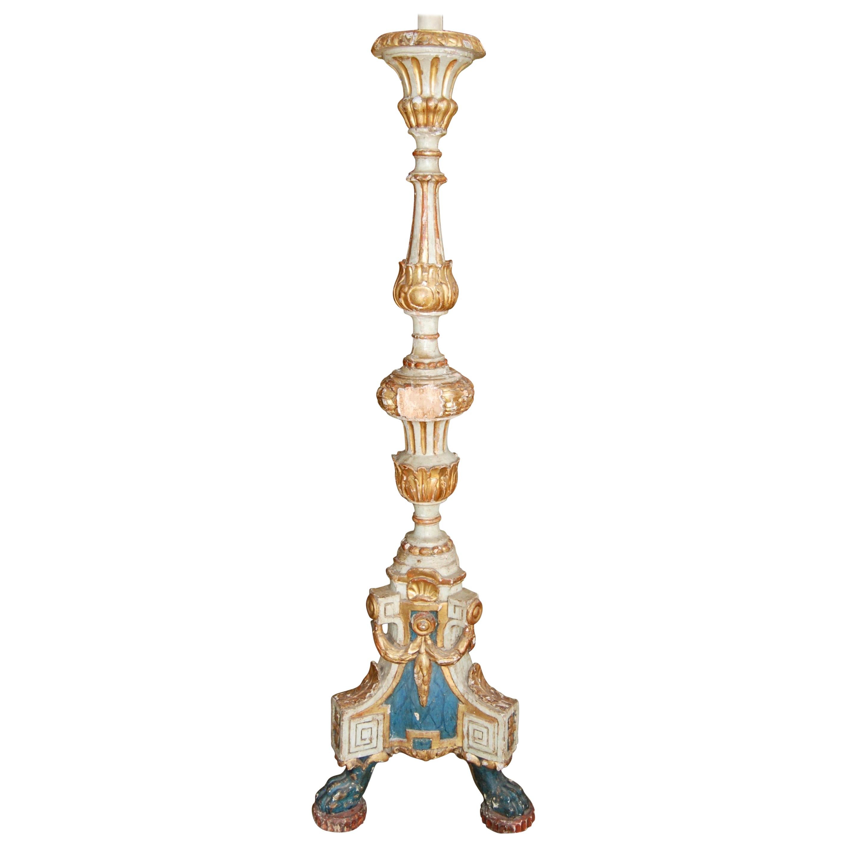 Paire de torchères du 18ème siècle sculptées, peintes et dorées