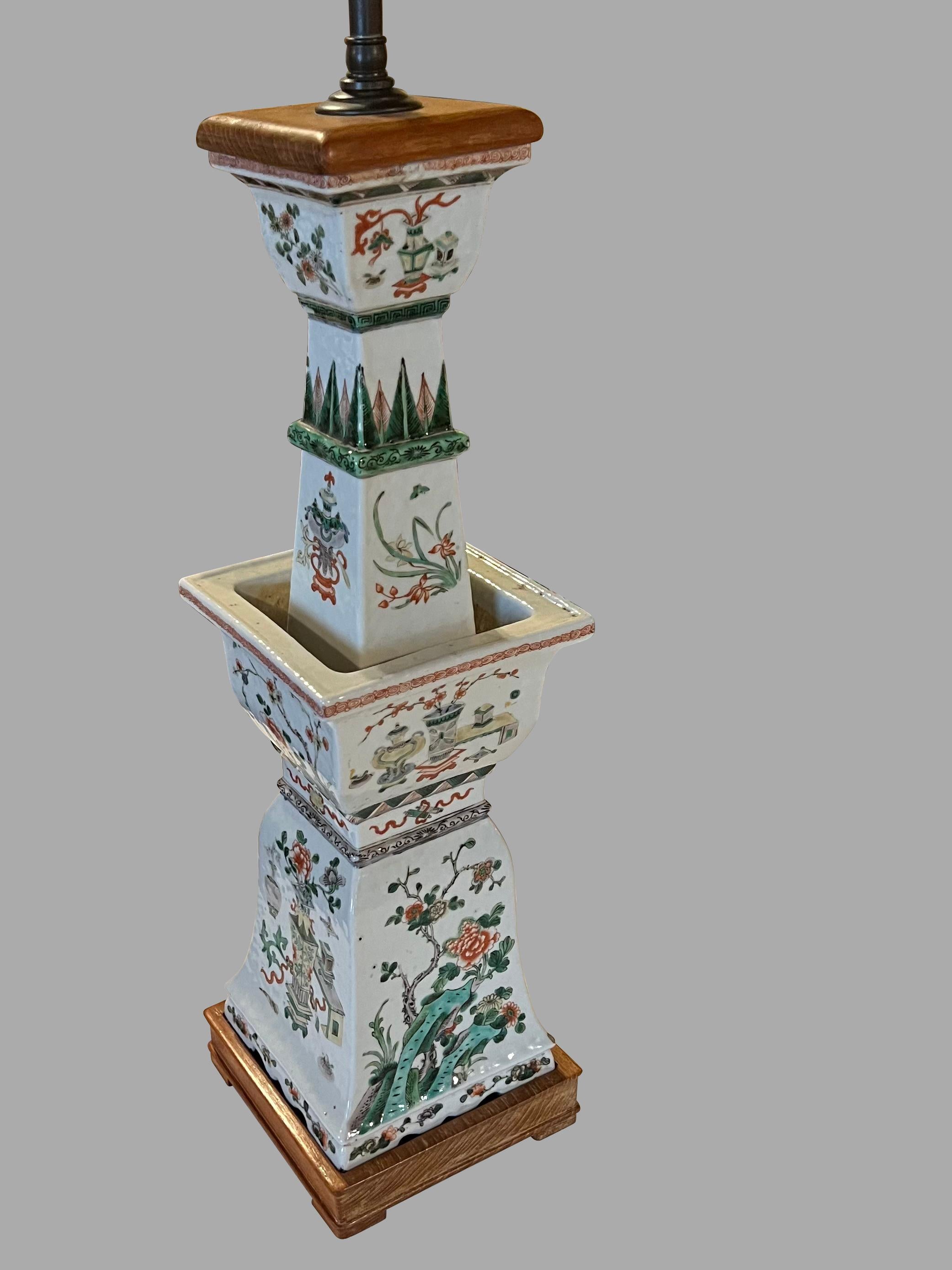 Pair 18th Century Chinese Export 'The Hundred Antiques' Decoration Candlesticks For Sale 7