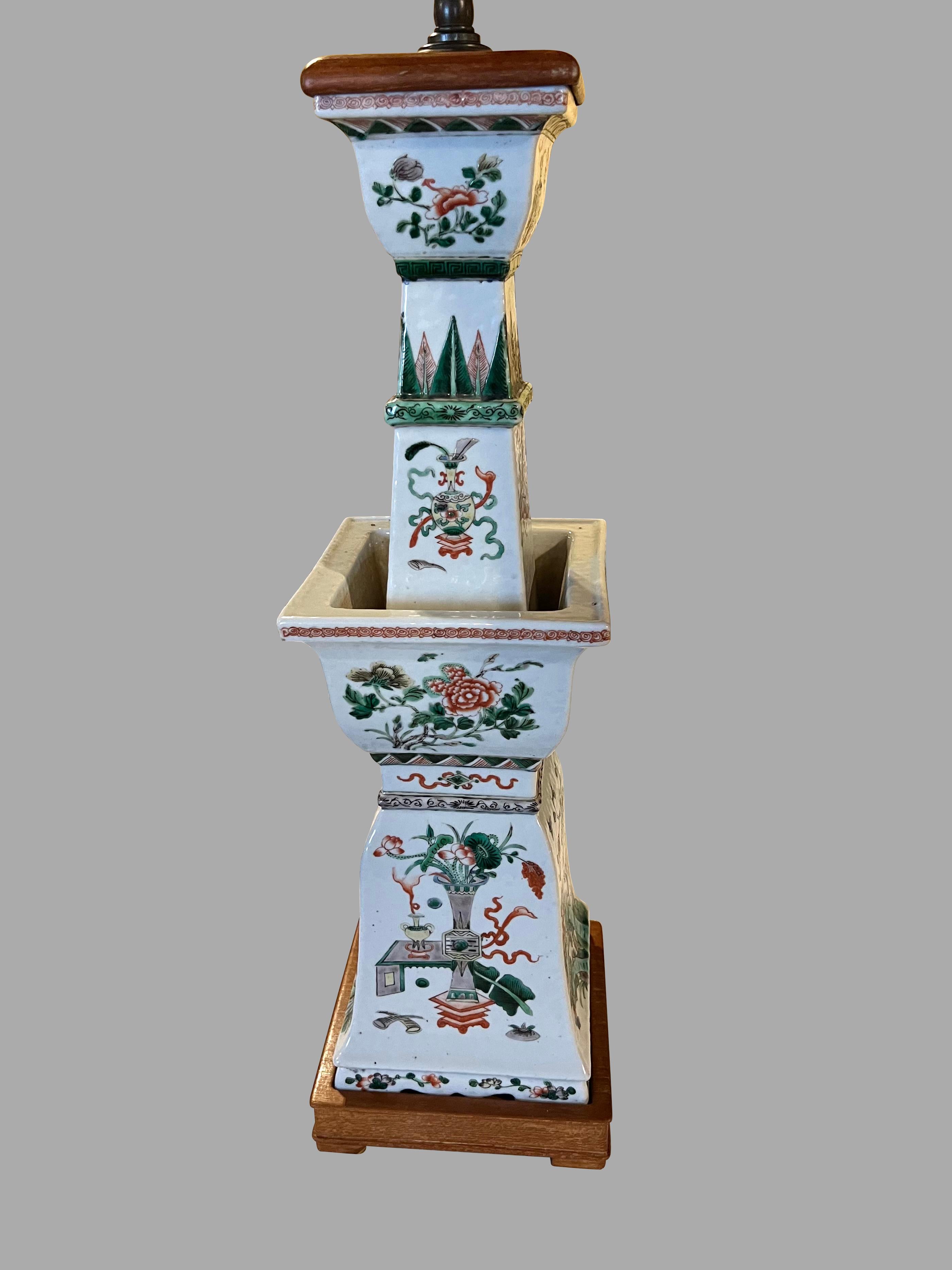 Pair 18th Century Chinese Export 'The Hundred Antiques' Decoration Candlesticks For Sale 8