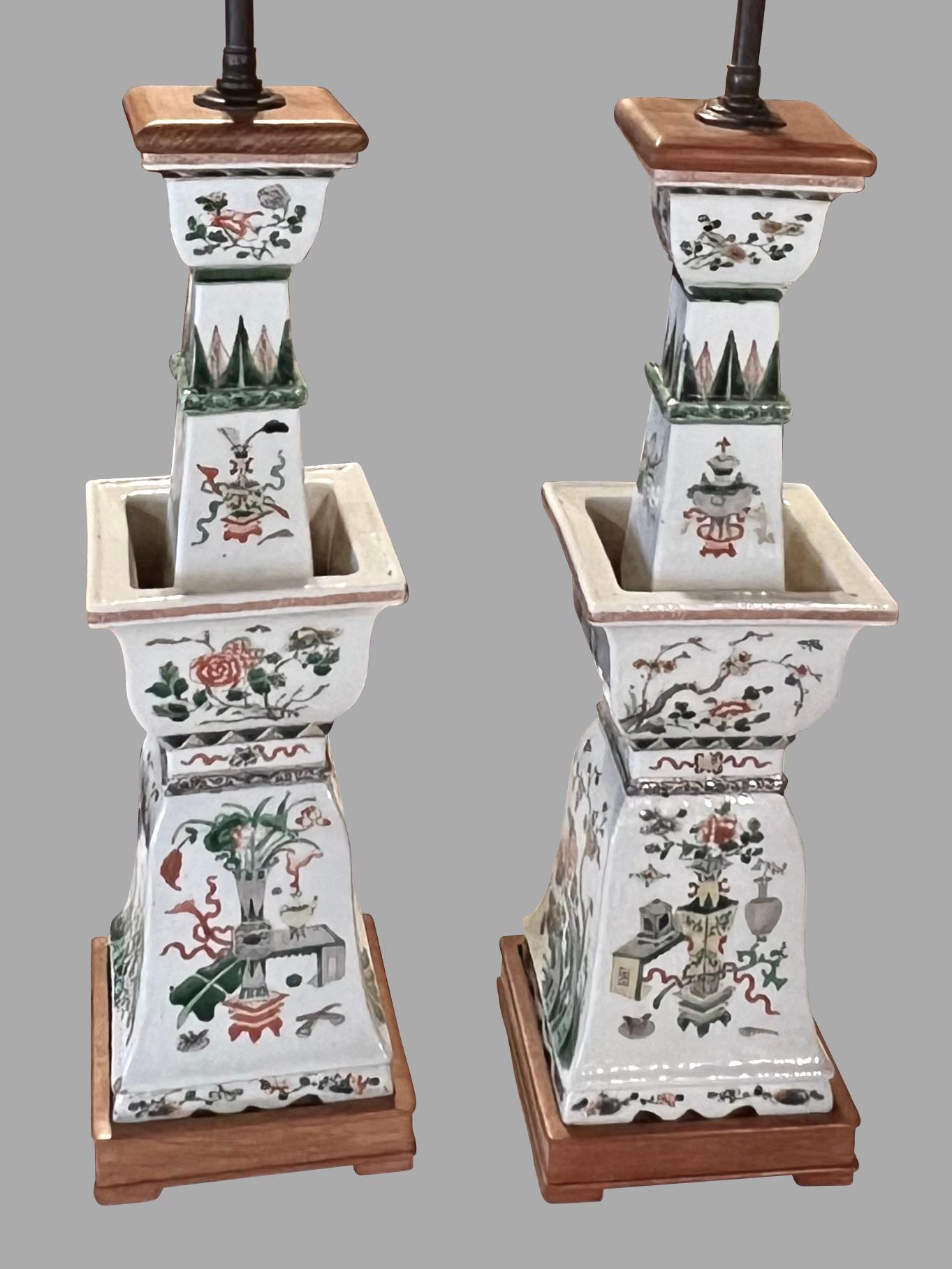 Pair 18th Century Chinese Export 'The Hundred Antiques' Decoration Candlesticks For Sale 9