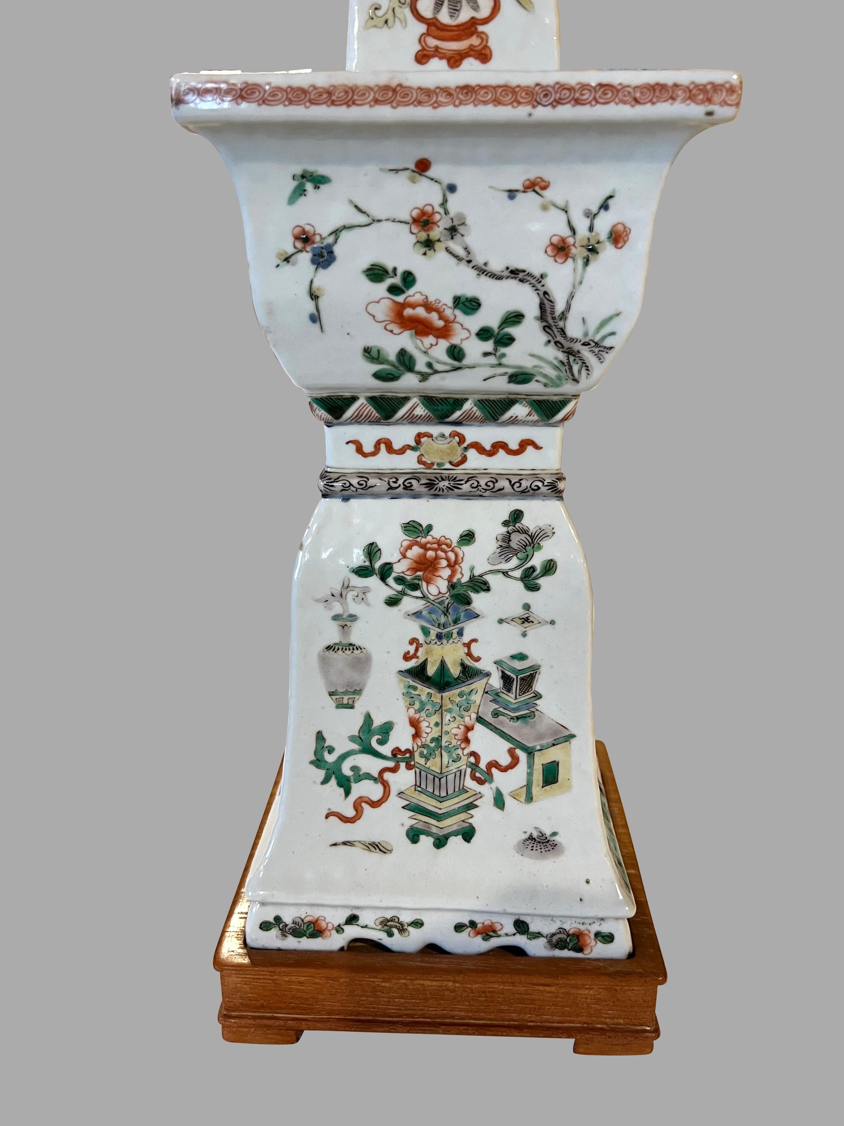 Pair 18th Century Chinese Export 'The Hundred Antiques' Decoration Candlesticks For Sale 3
