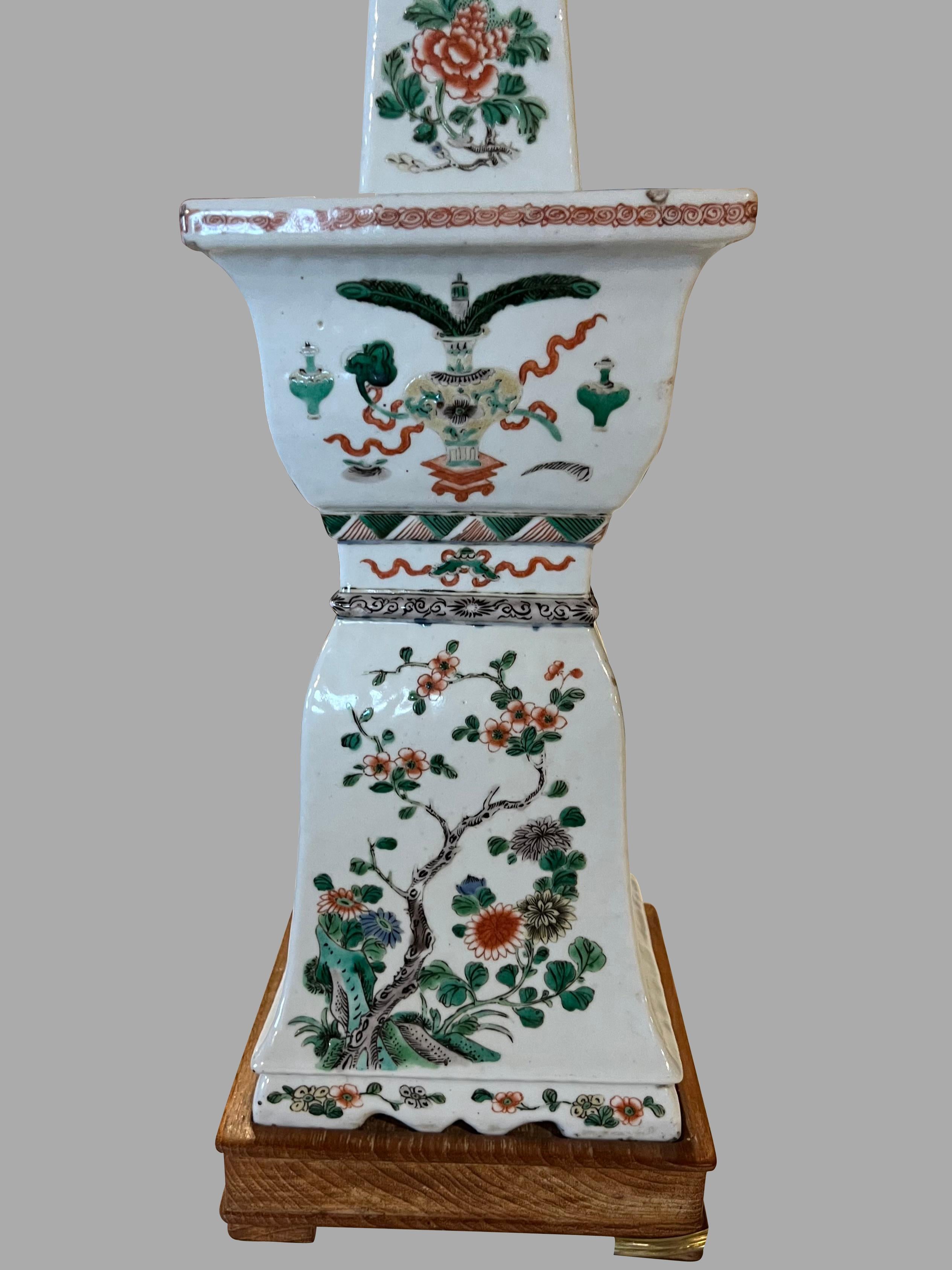 Pair 18th Century Chinese Export 'The Hundred Antiques' Decoration Candlesticks For Sale 4