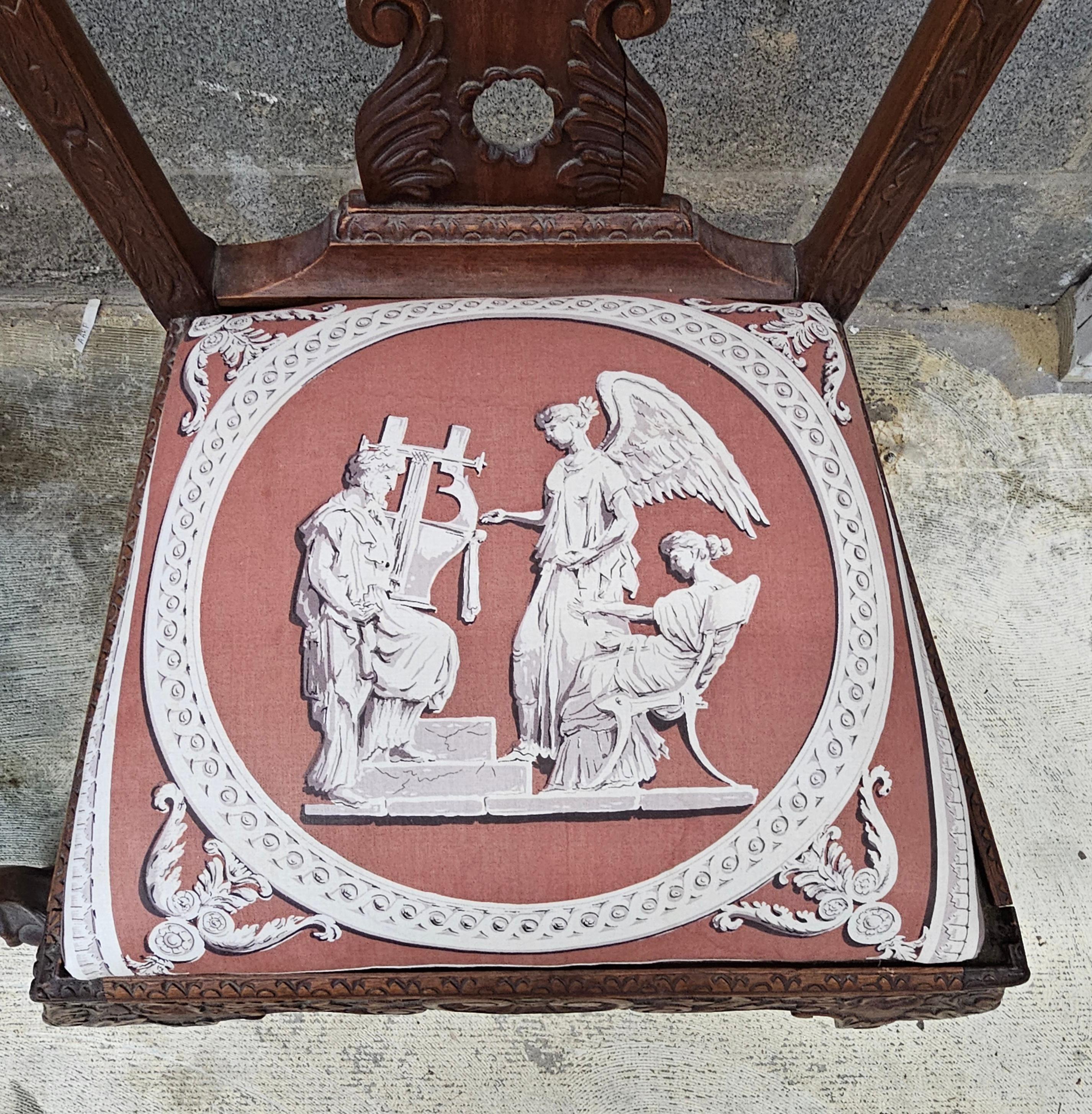 Pareja de sillas de caoba tallada Chippendale de Filadelfia del siglo XVIII Estadounidense en venta