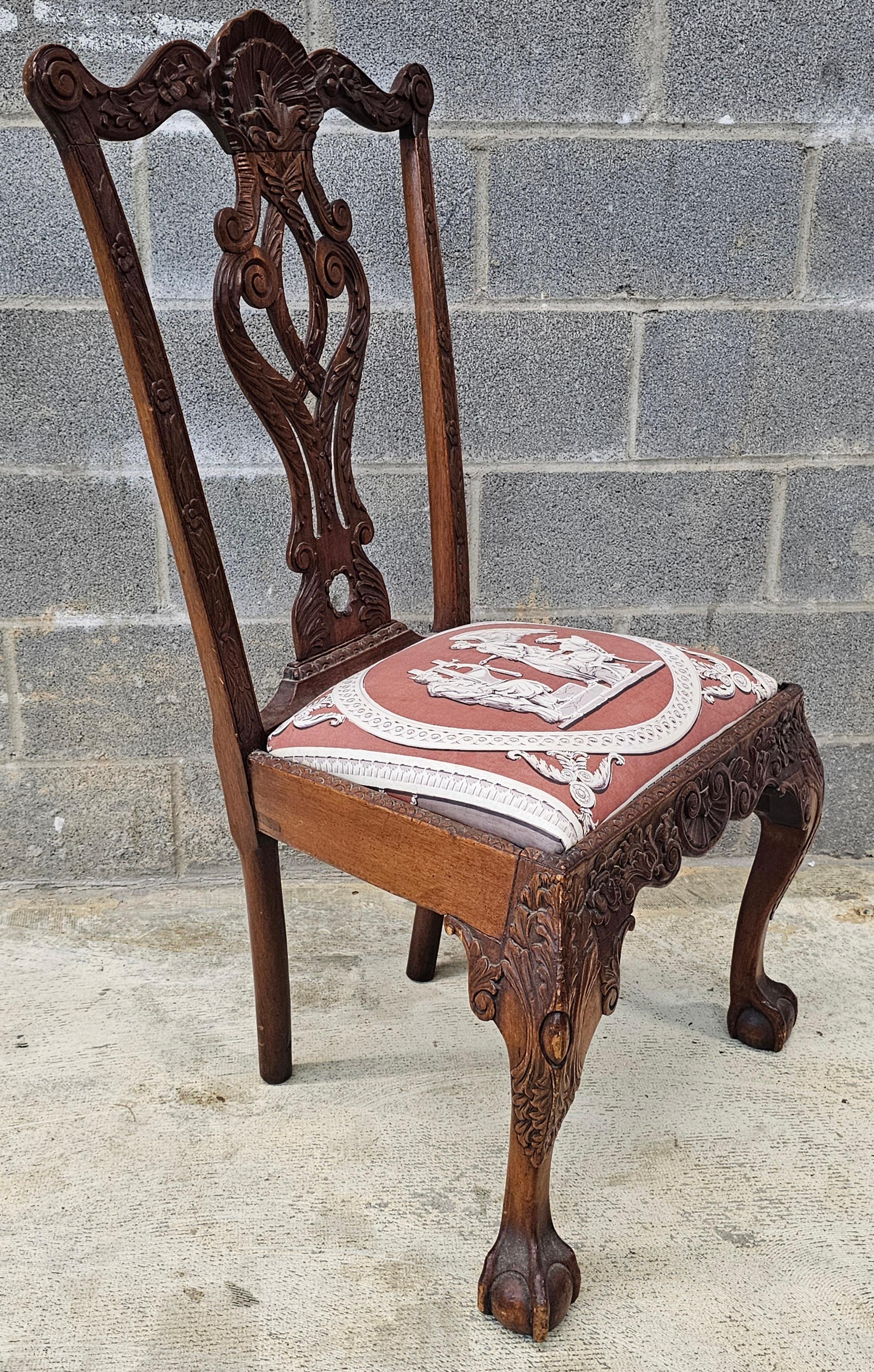 Pareja de sillas de caoba tallada Chippendale de Filadelfia del siglo XVIII en venta 2
