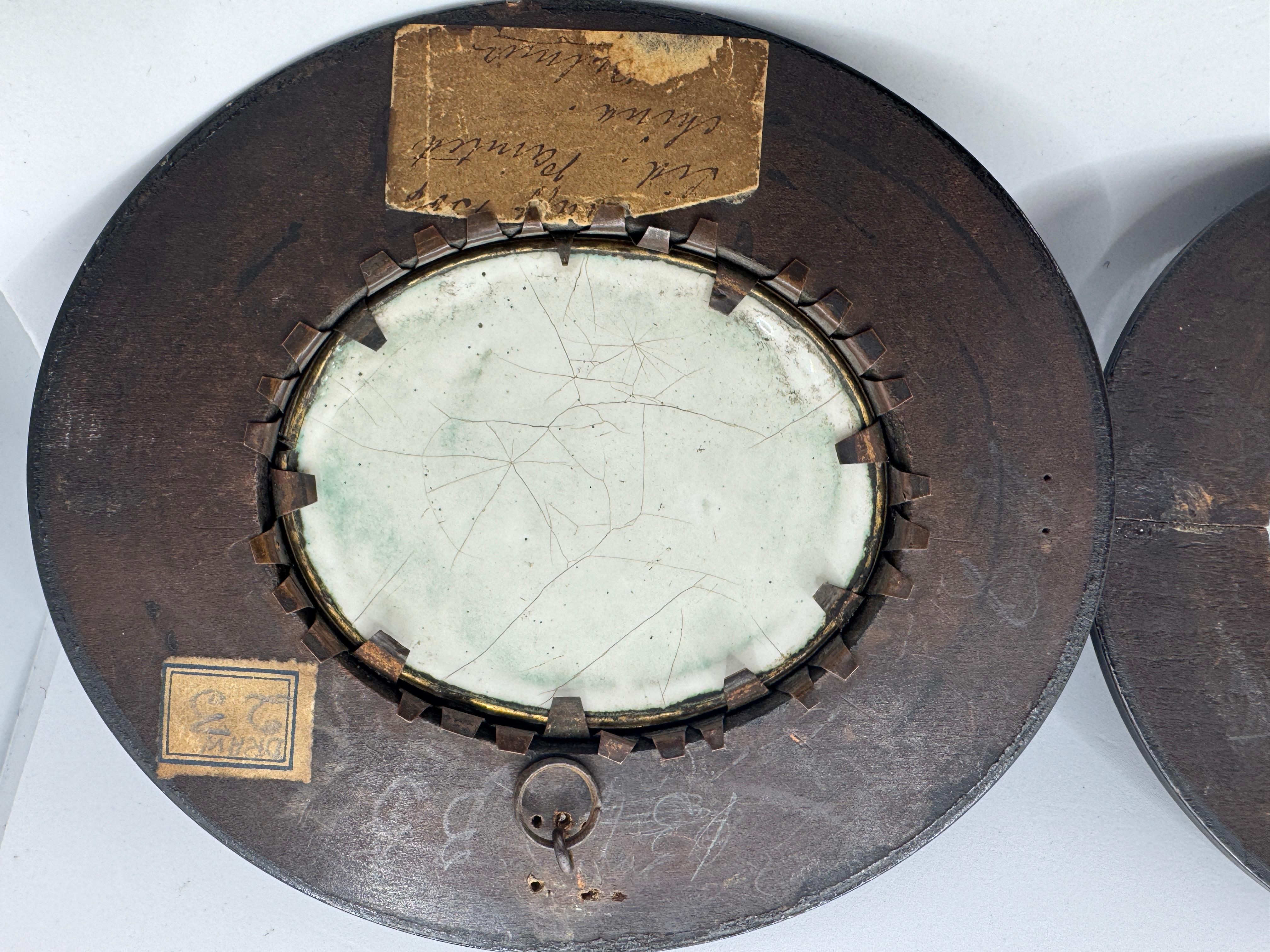 Paire de plaques ovales en émail Bilston du 18ème siècle en vente 2