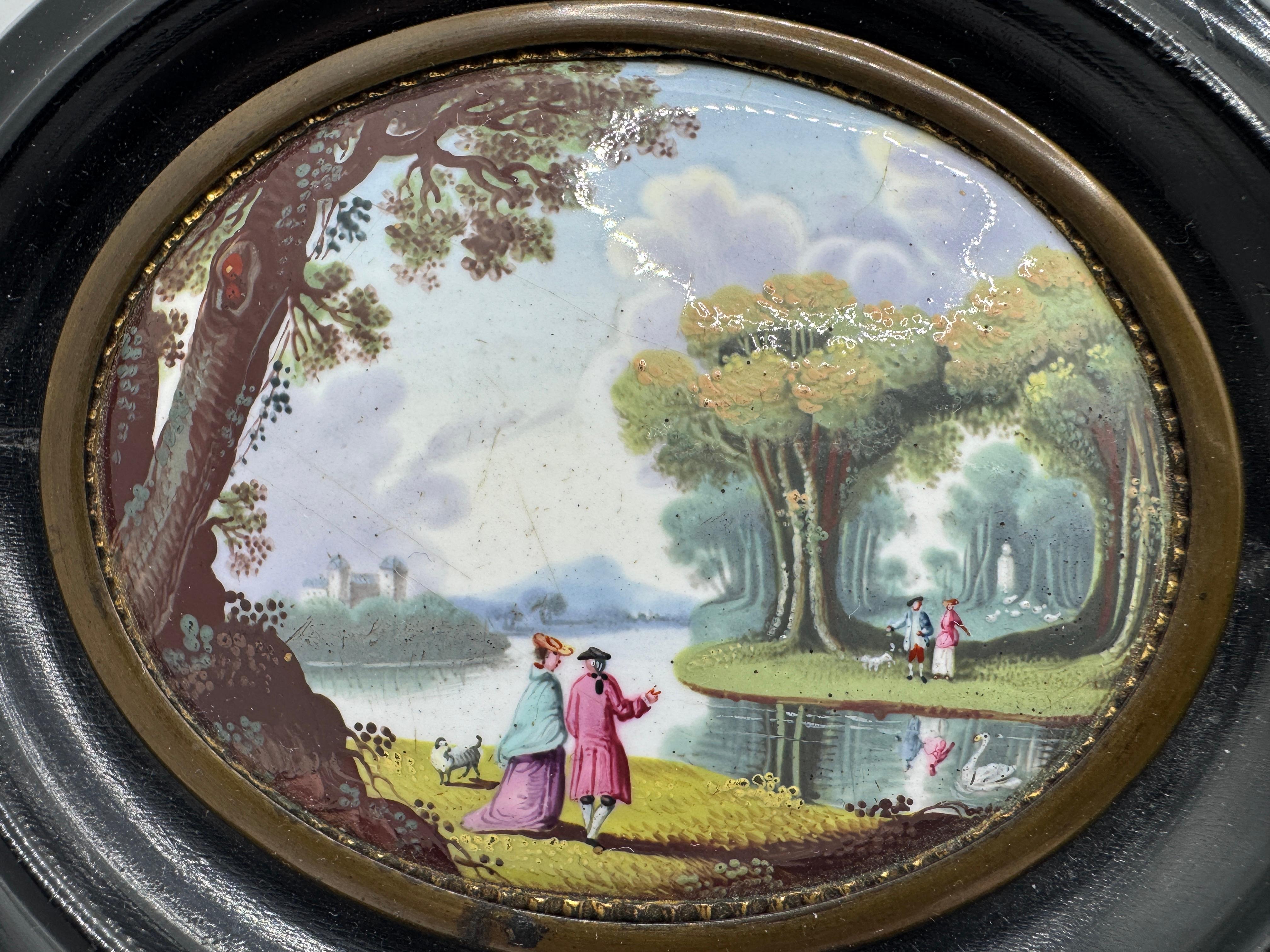 George III Paire de plaques ovales en émail Bilston du 18ème siècle en vente