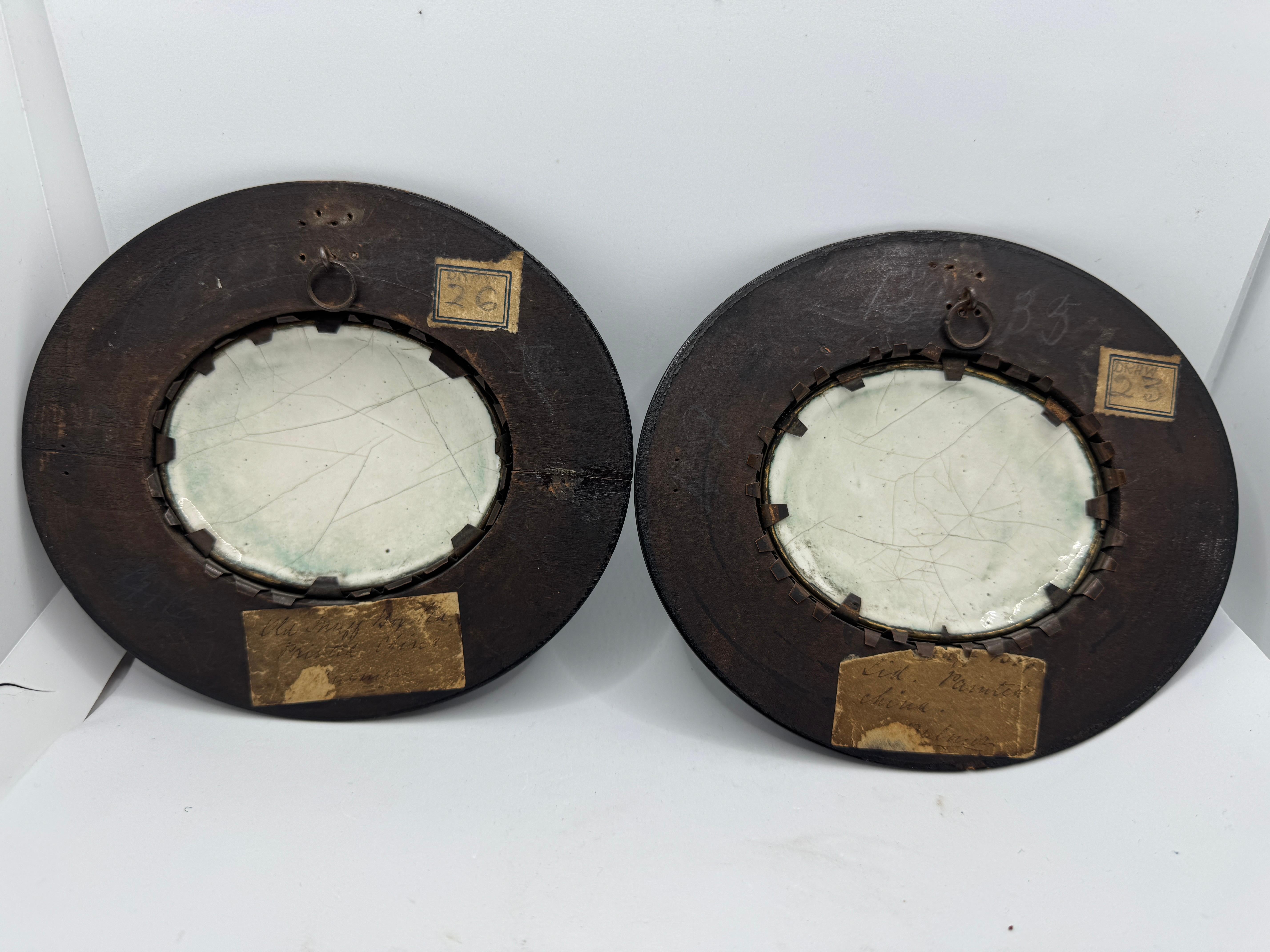 Paire de plaques ovales en émail Bilston du 18ème siècle Bon état - En vente à Basildon, GB