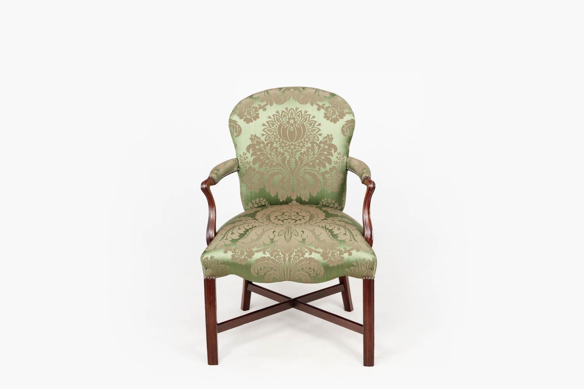 Anglais Paire de fauteuils Hepplewhite anglais du 18ème siècle en vente