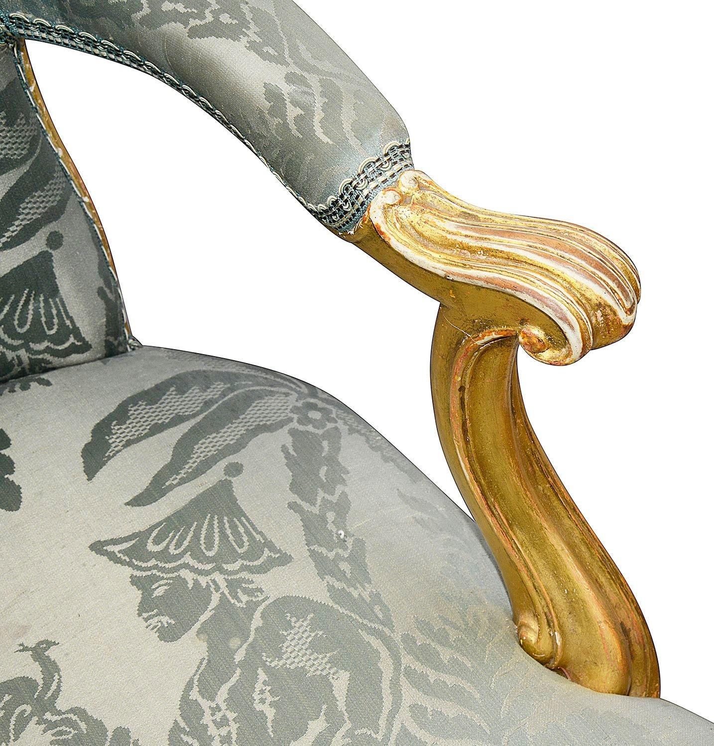 Sculpté à la main Paire de fauteuils Hepplewhite français du 18e siècle en vente