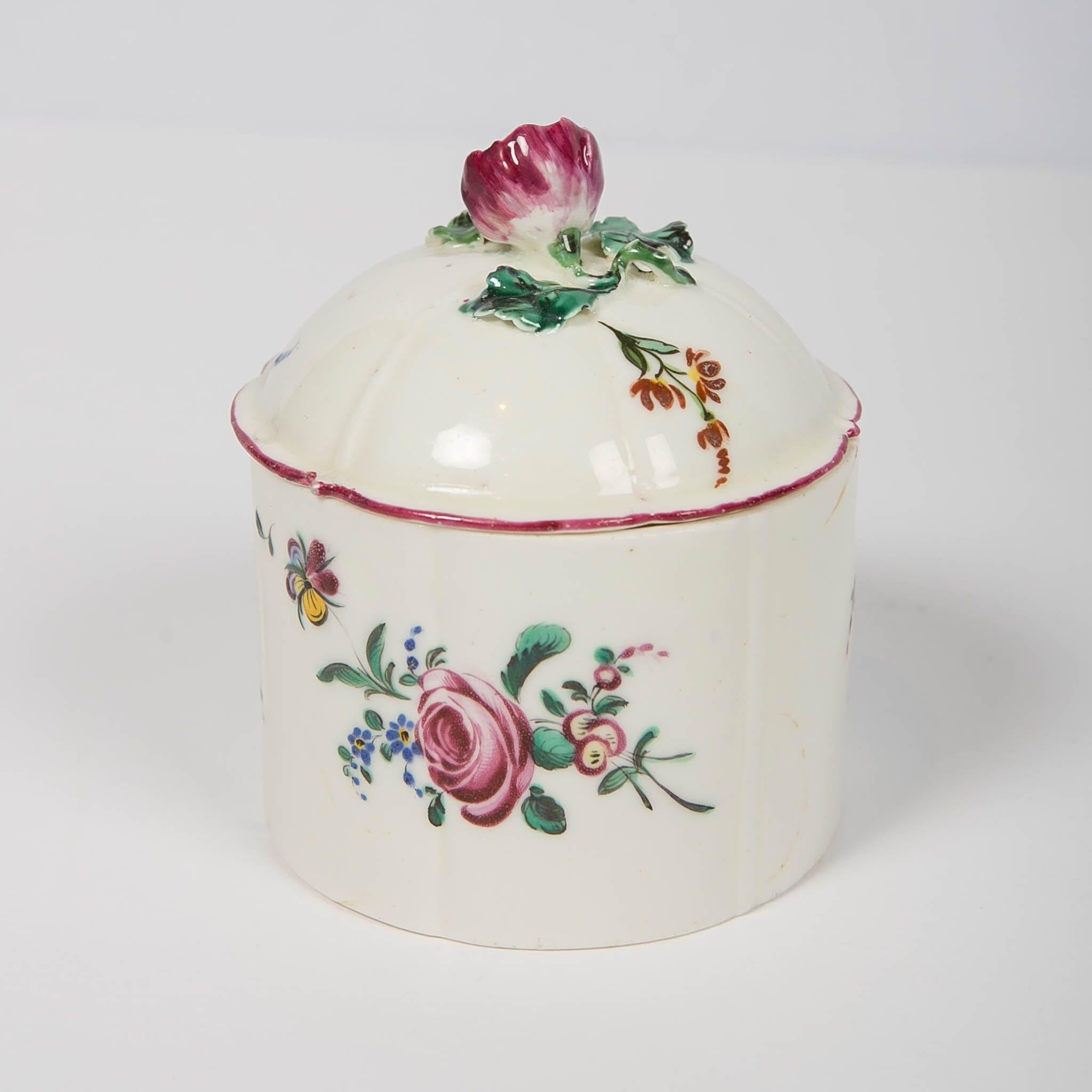 Pair of 18th Century French Porcelain Blush Pots 'Pots à Fard' by Mennecy In Excellent Condition In Katonah, NY