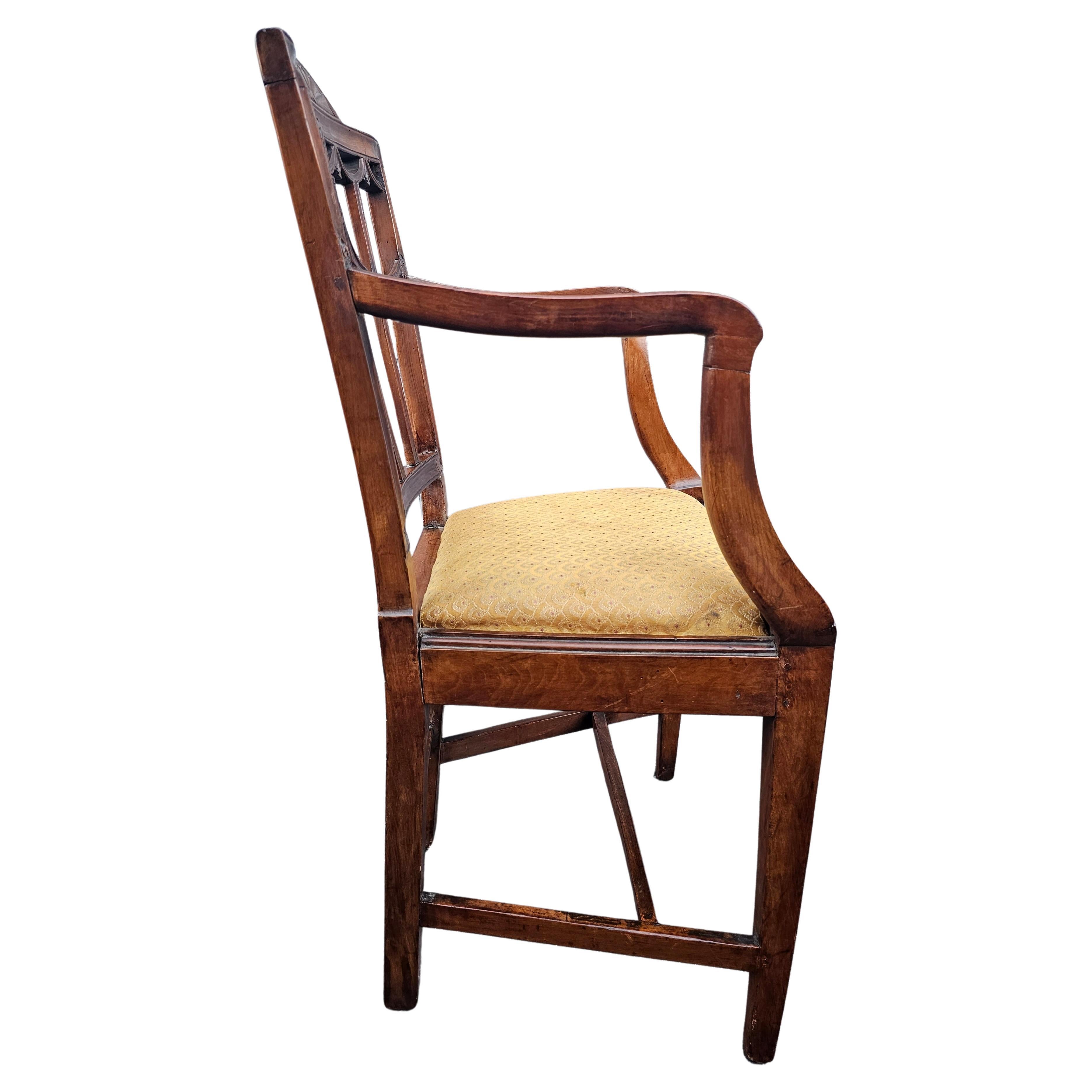 Pareja de Sillones con Respaldo de Escudo Tapizados de Madera Mixta Estilo Jorge III del Siglo XVIII Tapicería en venta