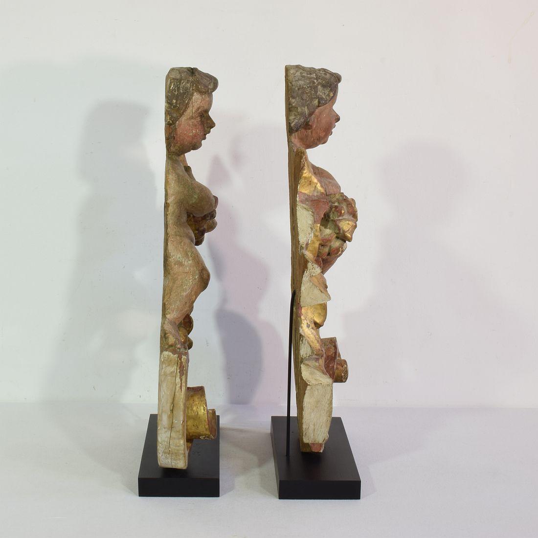 Pair 18th Century, Italian Carved Wooden Baroque Angel Fragments In Good Condition In Buisson, FR