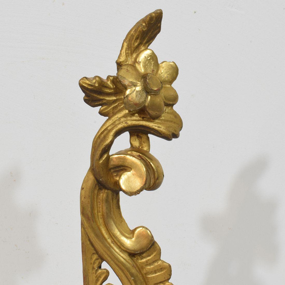 Pair 18th Century Italian Hand Carved Giltwood Baroque Curl Ornaments For Sale 6