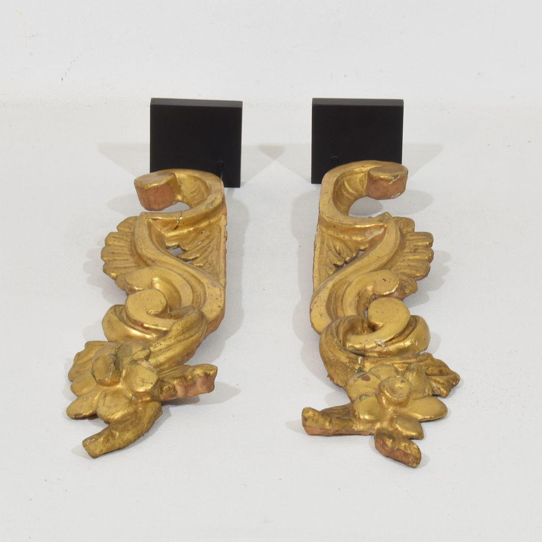 Pair 18th Century Italian Hand Carved Giltwood Baroque Curl Ornaments For Sale 10