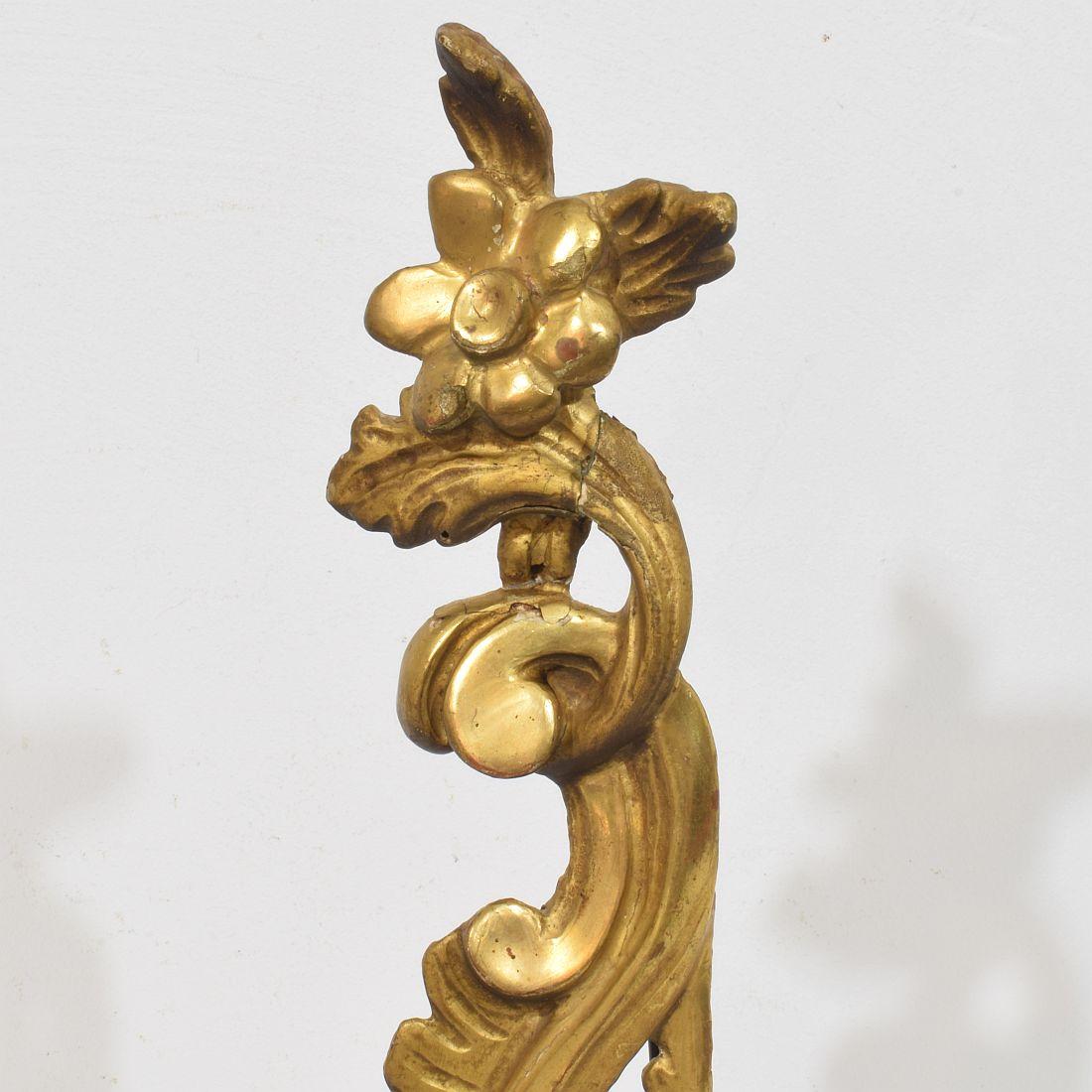 Pair 18th Century Italian Hand Carved Giltwood Baroque Curl Ornaments For Sale 1