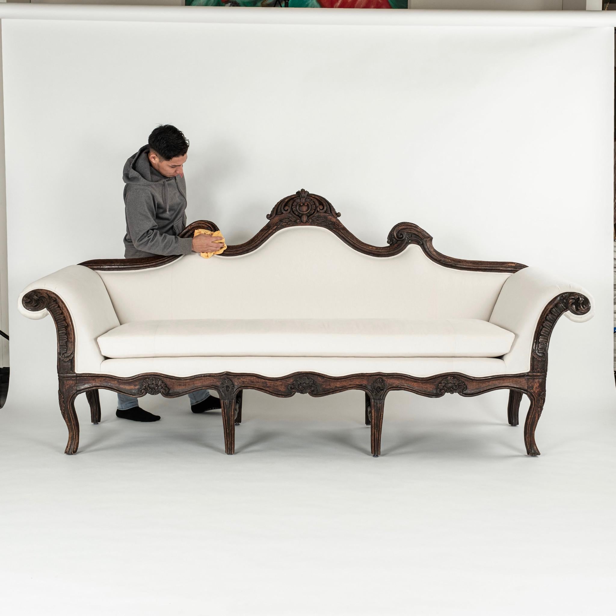 Paar italienische Rokoko-Sofa aus dem 18. Jahrhundert im Angebot 4