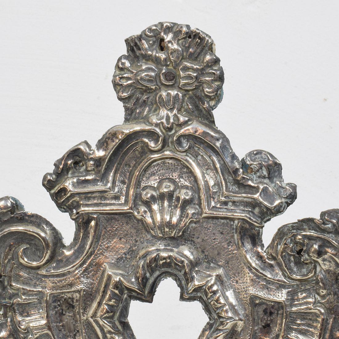 Coppia di reliquiari barocchi italiani del XVIII secolo in argento su legno in vendita 4