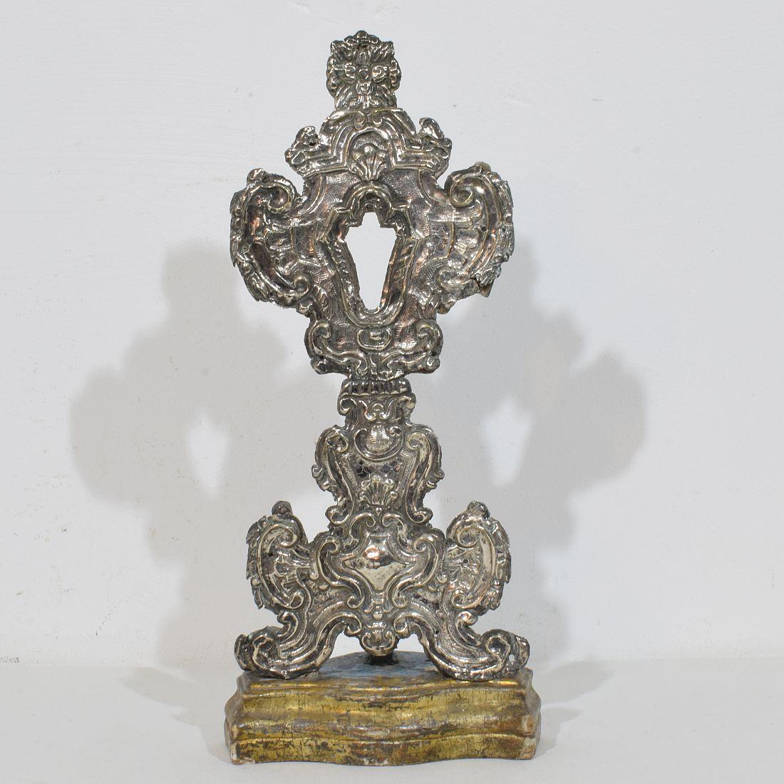 Coppia di reliquiari barocchi italiani del XVIII secolo in argento su legno in vendita 5