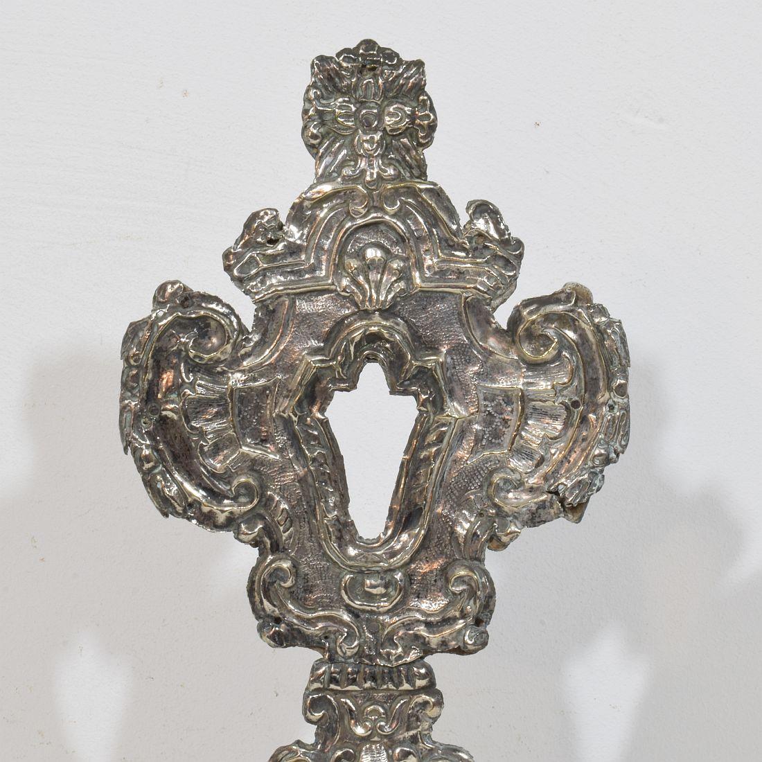 Coppia di reliquiari barocchi italiani del XVIII secolo in argento su legno in vendita 6