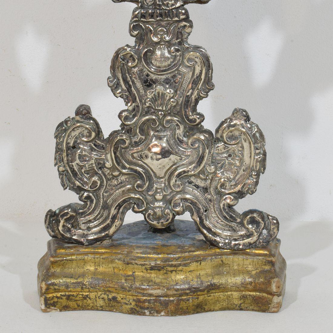 Coppia di reliquiari barocchi italiani del XVIII secolo in argento su legno in vendita 7