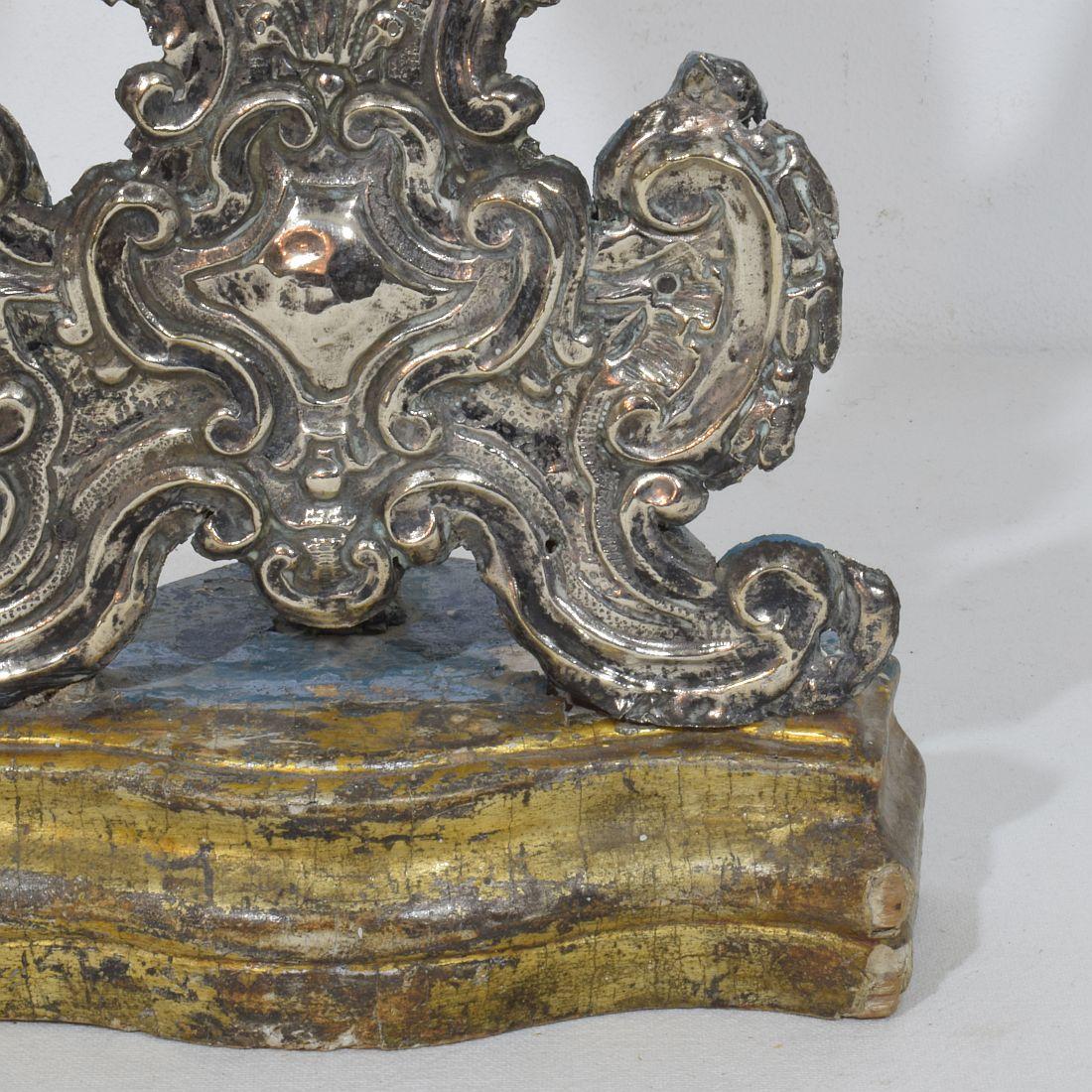 Coppia di reliquiari barocchi italiani del XVIII secolo in argento su legno in vendita 10