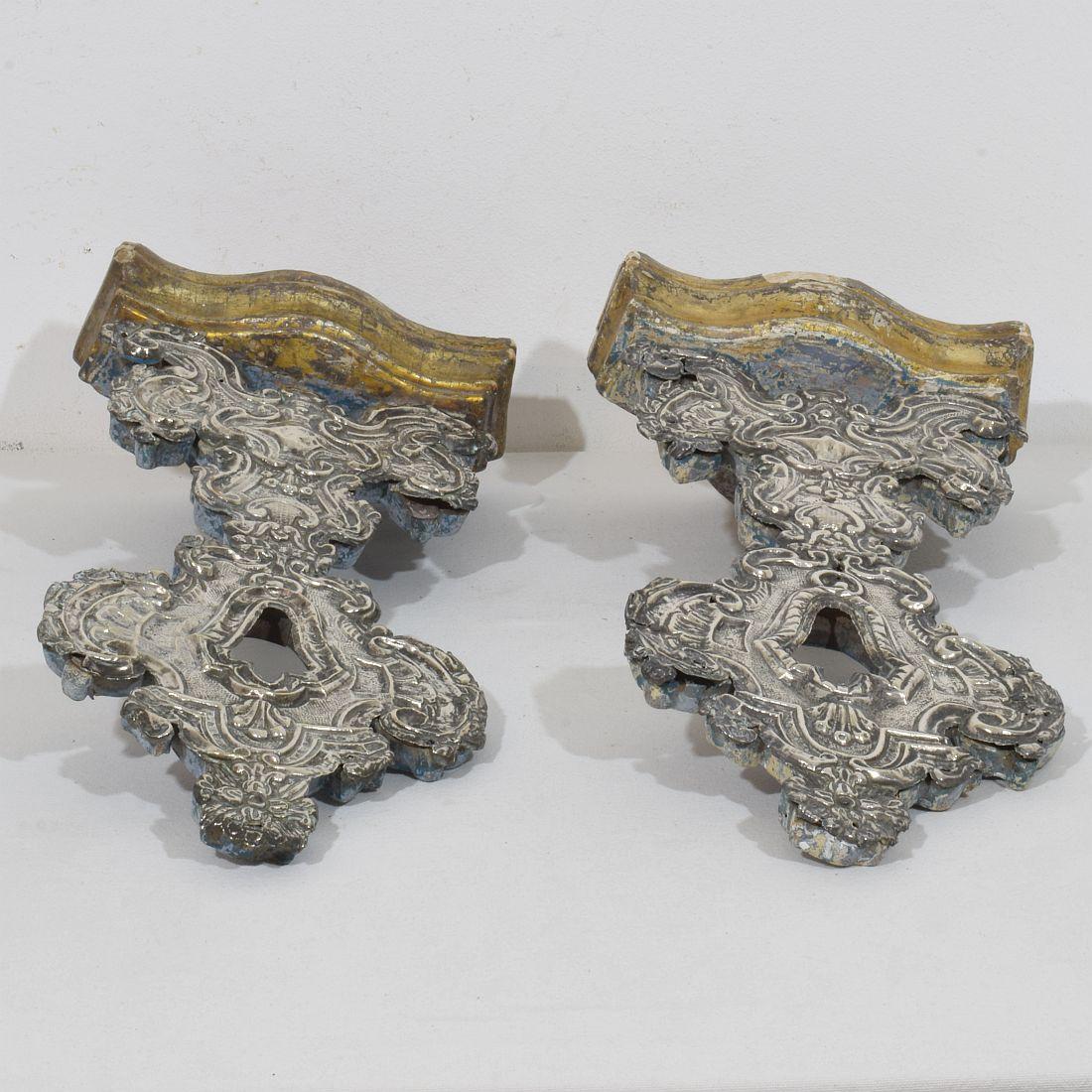 Coppia di reliquiari barocchi italiani del XVIII secolo in argento su legno in vendita 11