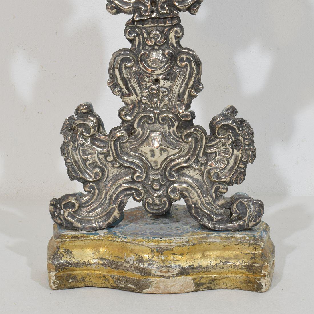 Coppia di reliquiari barocchi italiani del XVIII secolo in argento su legno in vendita 1